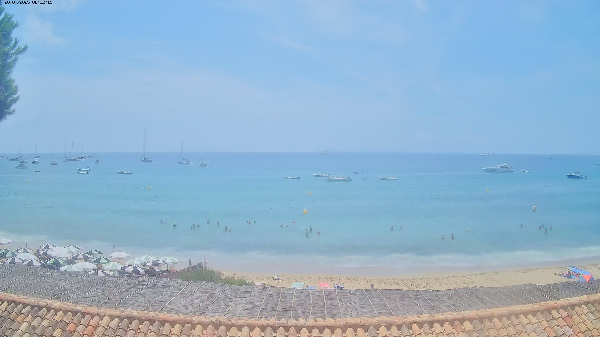 La Croix-Valmer - Plage d'Heraclee Live Cam  - Draguignan,  Var, Provence-Alpes-Cote d’Azur, France