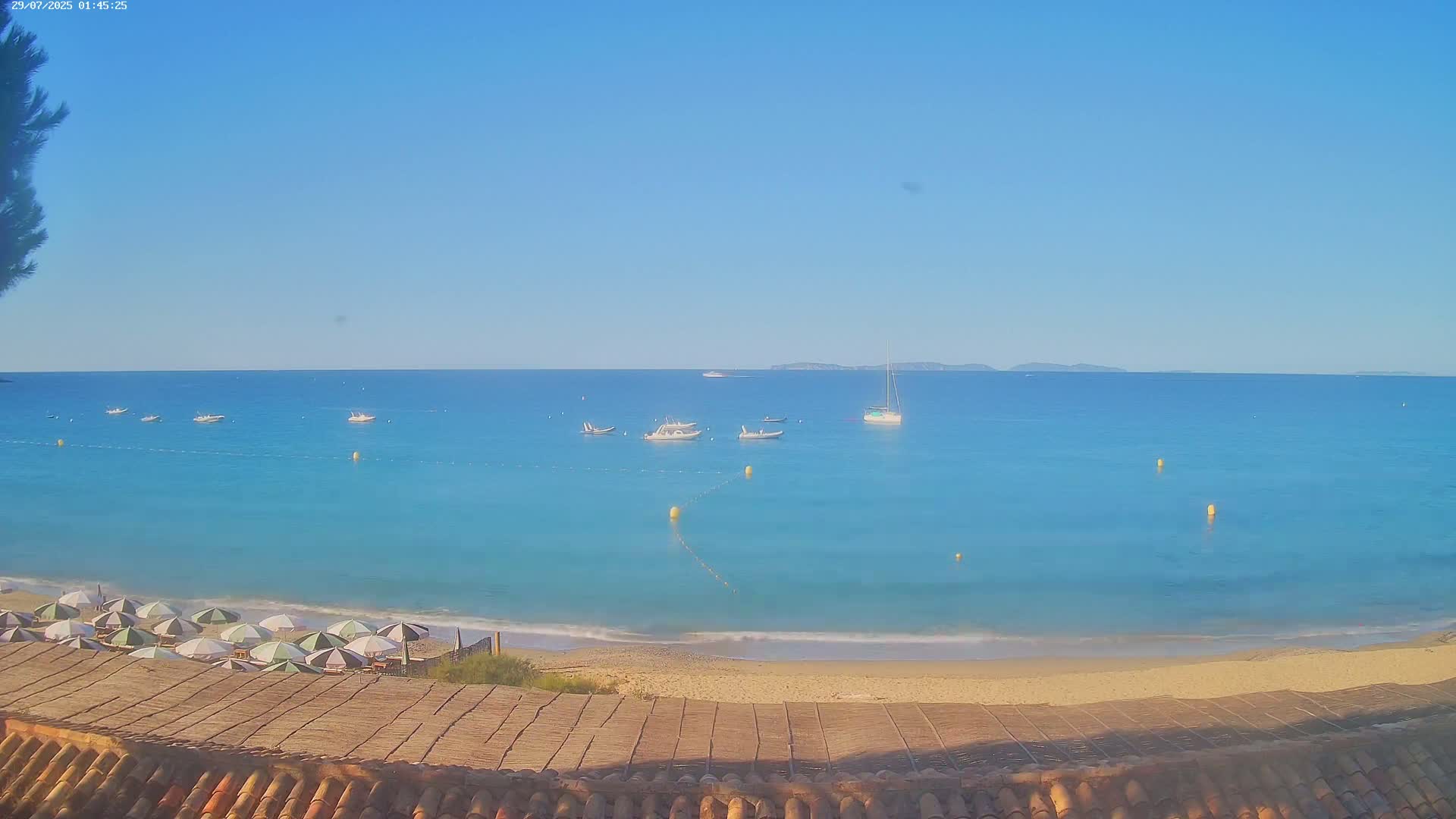 La Croix-Valmer - Plage d'Heraclee Live Cam  - Draguignan,  Var, Provence-Alpes-Cote d’Azur, France