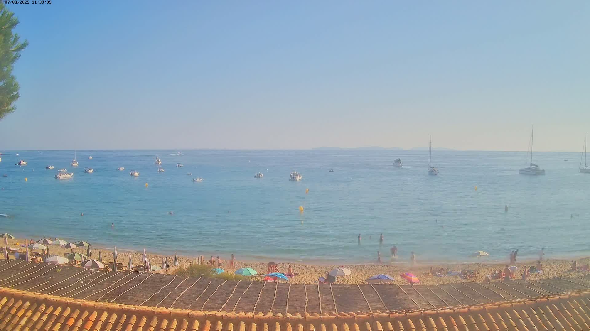 La Croix-Valmer - Plage d'Heraclee Live Cam  - Draguignan,  Var, Provence-Alpes-Cote d’Azur, France