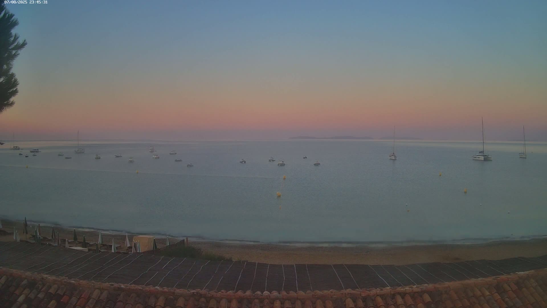 La Croix-Valmer - Plage d'Heraclee Live Cam  - Draguignan,  Var, Provence-Alpes-Cote d’Azur, France