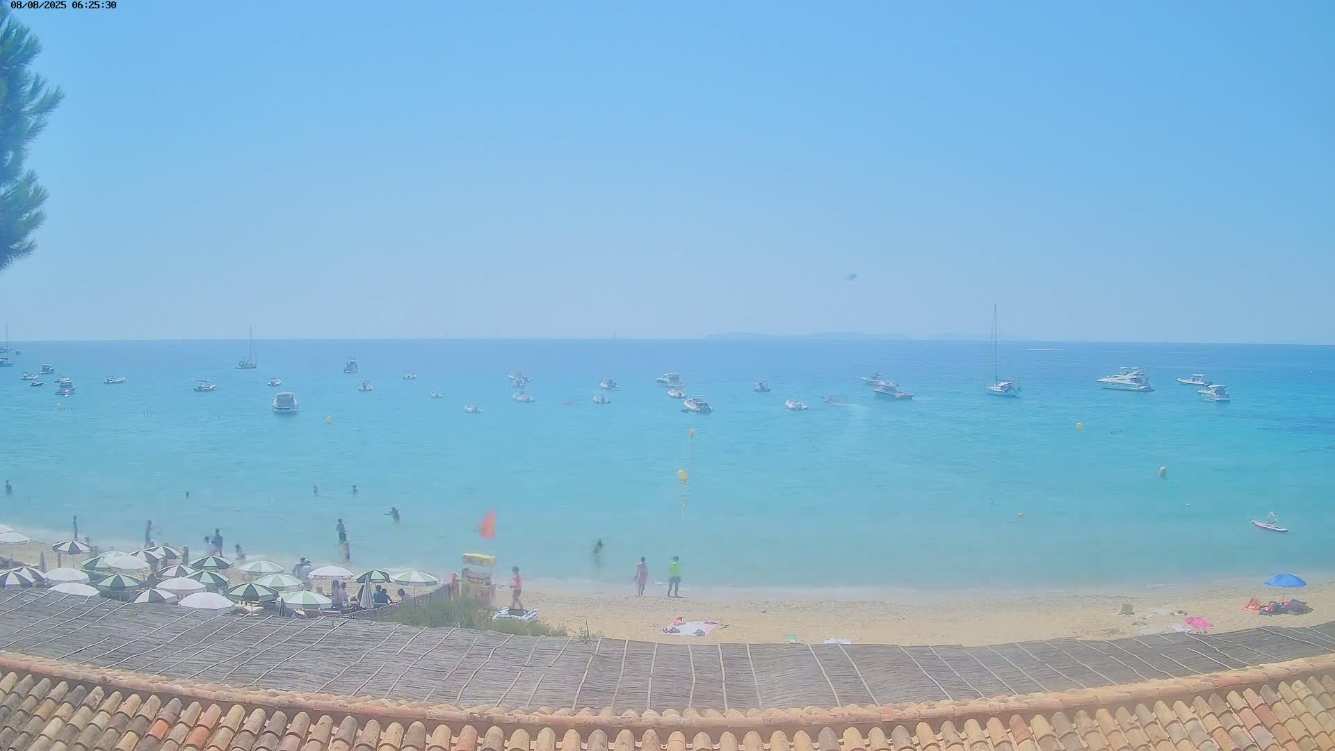 La Croix-Valmer - Plage d'Heraclee Live Cam  - Draguignan,  Var, Provence-Alpes-Cote d’Azur, France