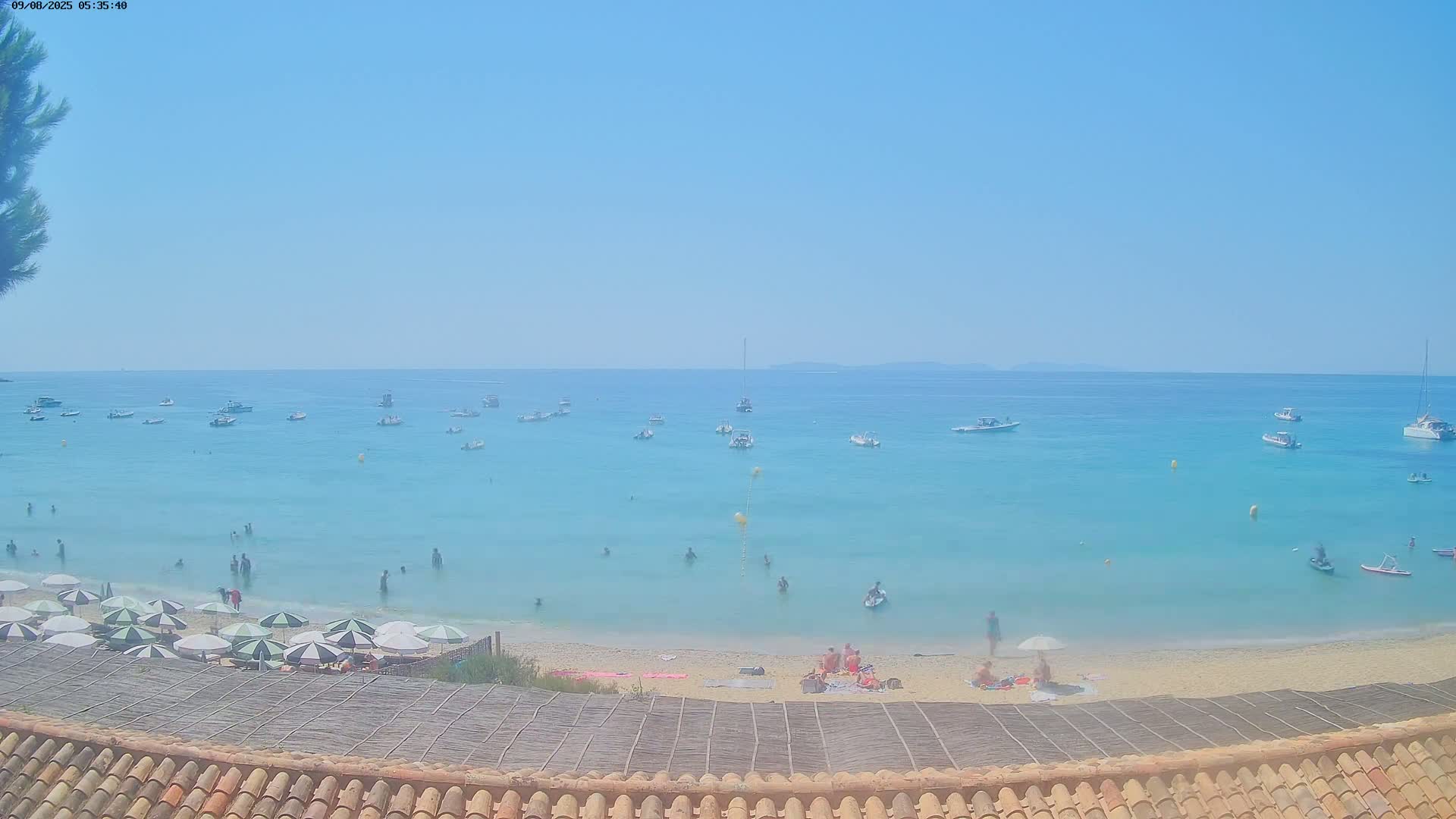 La Croix-Valmer - Plage d'Heraclee Live Cam  - Draguignan,  Var, Provence-Alpes-Cote d’Azur, France