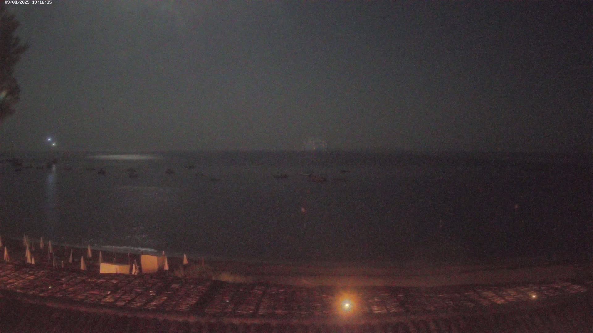 La Croix-Valmer - Plage d'Heraclee Live Cam  - Draguignan,  Var, Provence-Alpes-Cote d’Azur, France