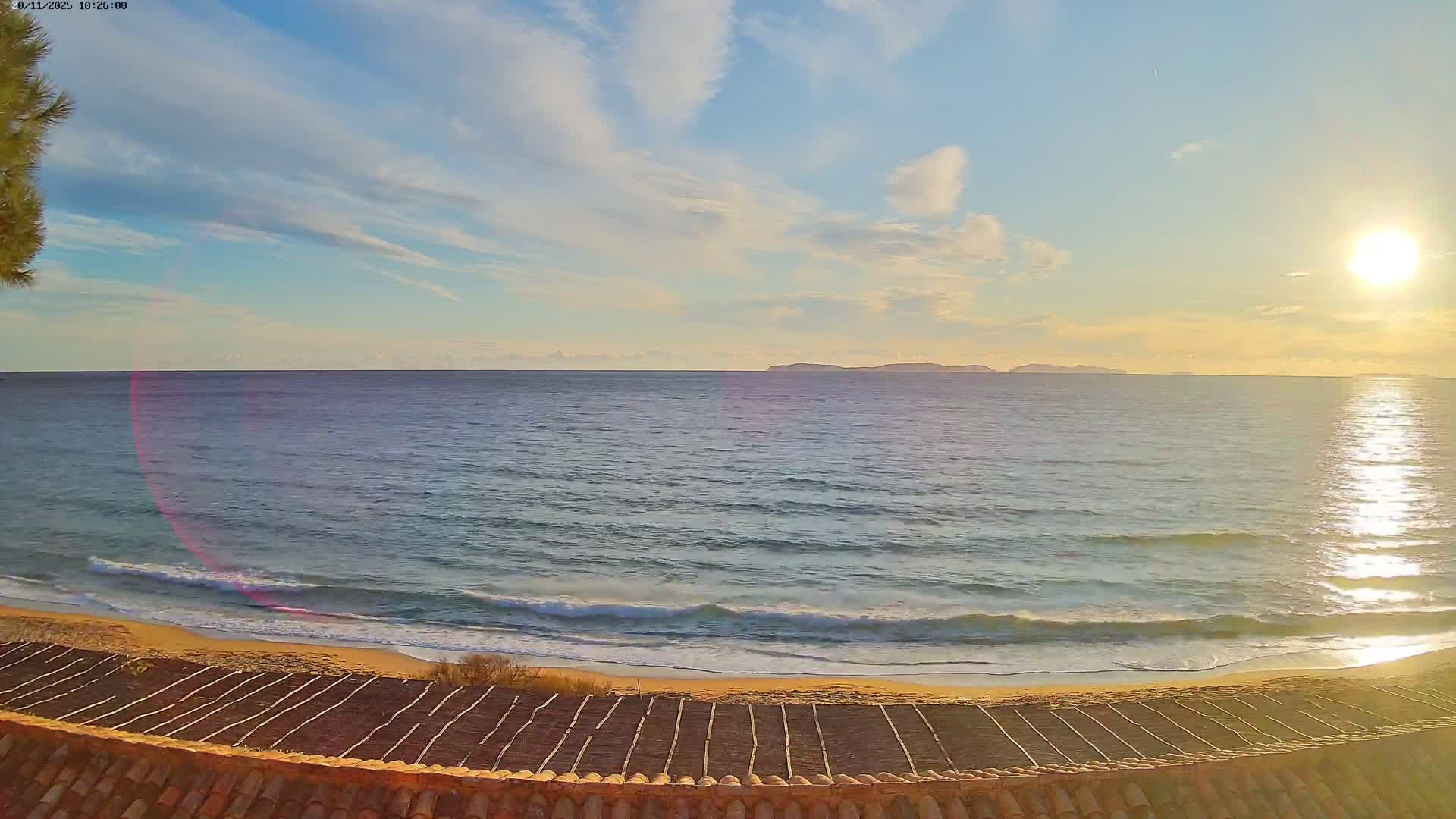 La Croix-Valmer - Plage d'Heraclee Live Cam  - Draguignan,  Var, Provence-Alpes-Cote d’Azur, France