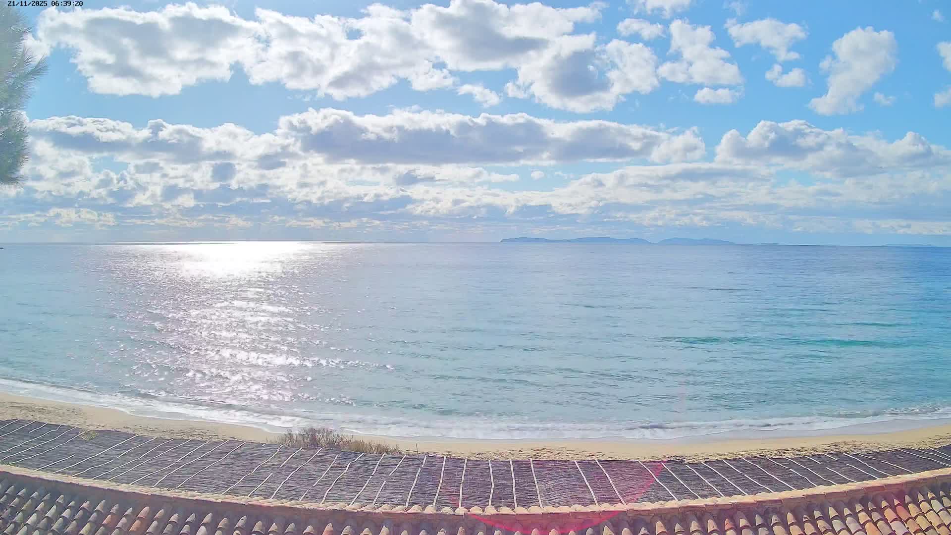 La Croix-Valmer - Plage d'Heraclee Live Cam  - Draguignan,  Var, Provence-Alpes-Cote d’Azur, France