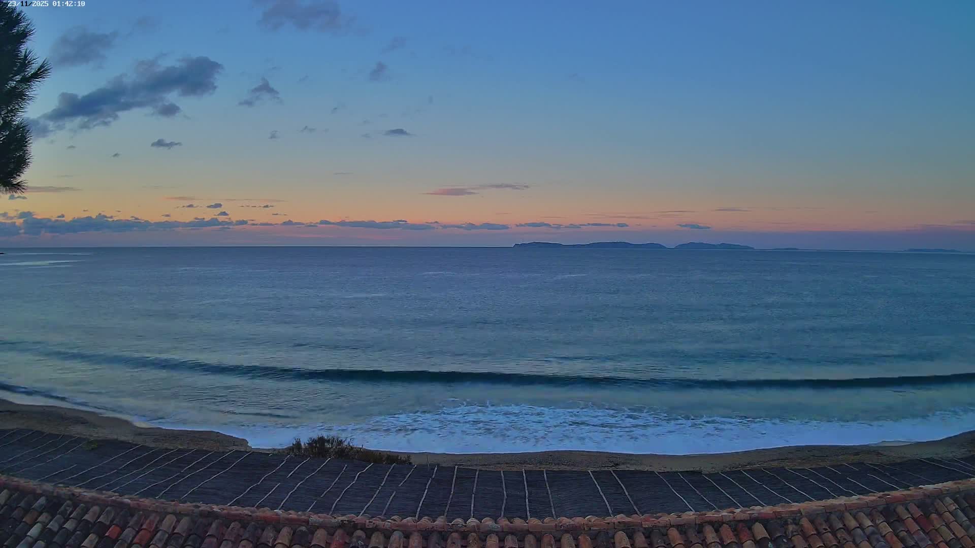 La Croix-Valmer - Plage d'Heraclee Live Cam  - Draguignan,  Var, Provence-Alpes-Cote d’Azur, France