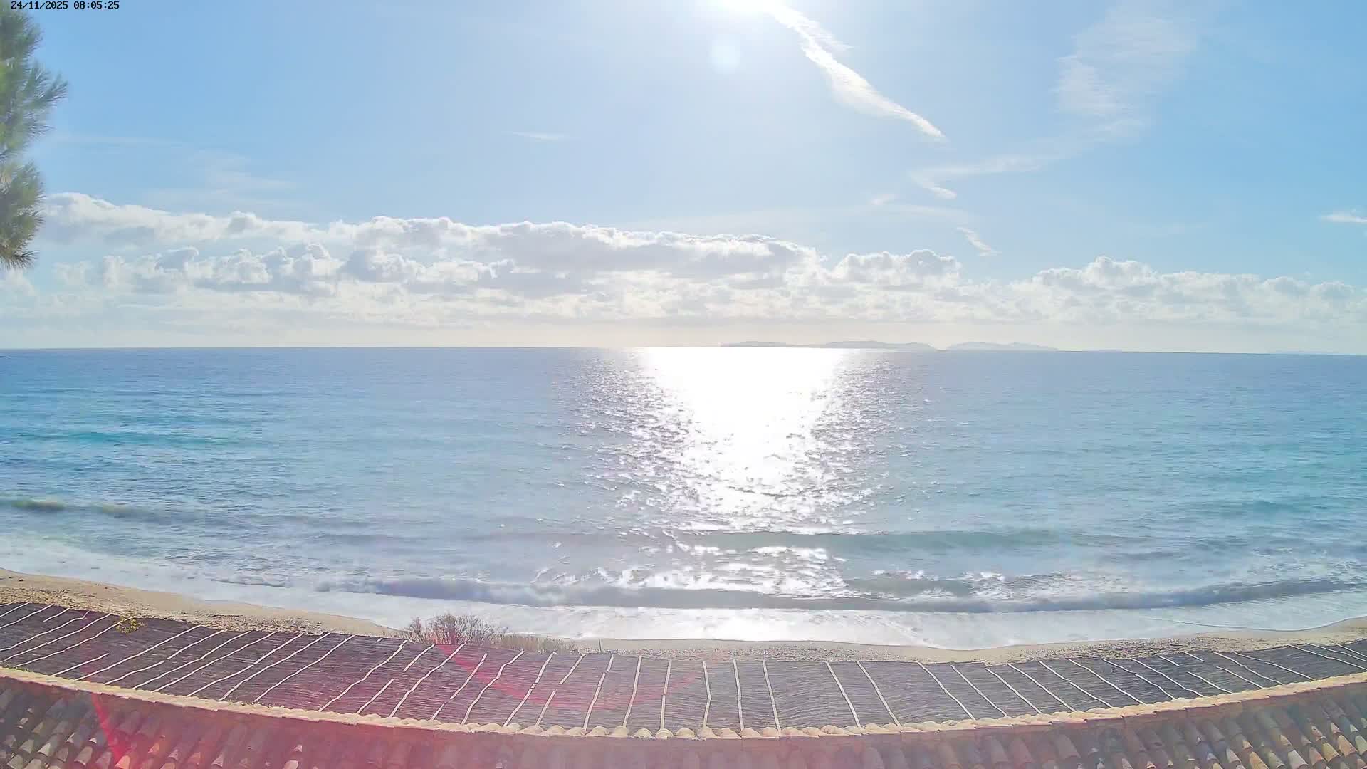 La Croix-Valmer - Plage d'Heraclee Live Cam  - Draguignan,  Var, Provence-Alpes-Cote d’Azur, France