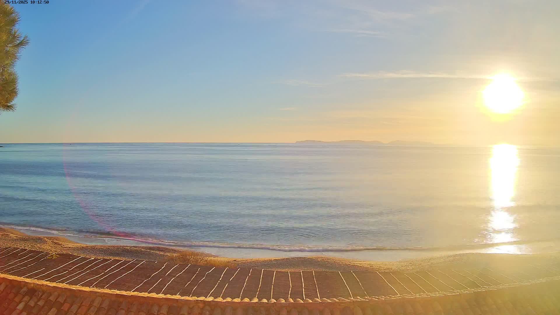 La Croix-Valmer - Plage d'Heraclee Live Cam  - Draguignan,  Var, Provence-Alpes-Cote d’Azur, France
