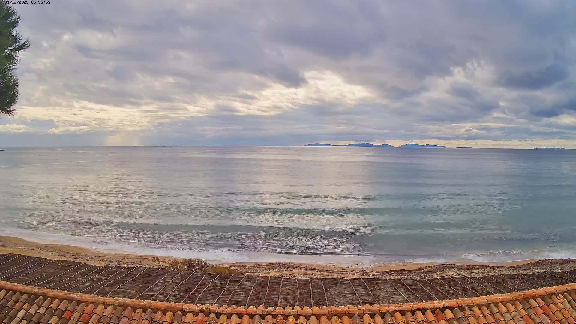 La Croix-Valmer - Plage d'Heraclee Live Cam  - Draguignan,  Var, Provence-Alpes-Cote d’Azur, France