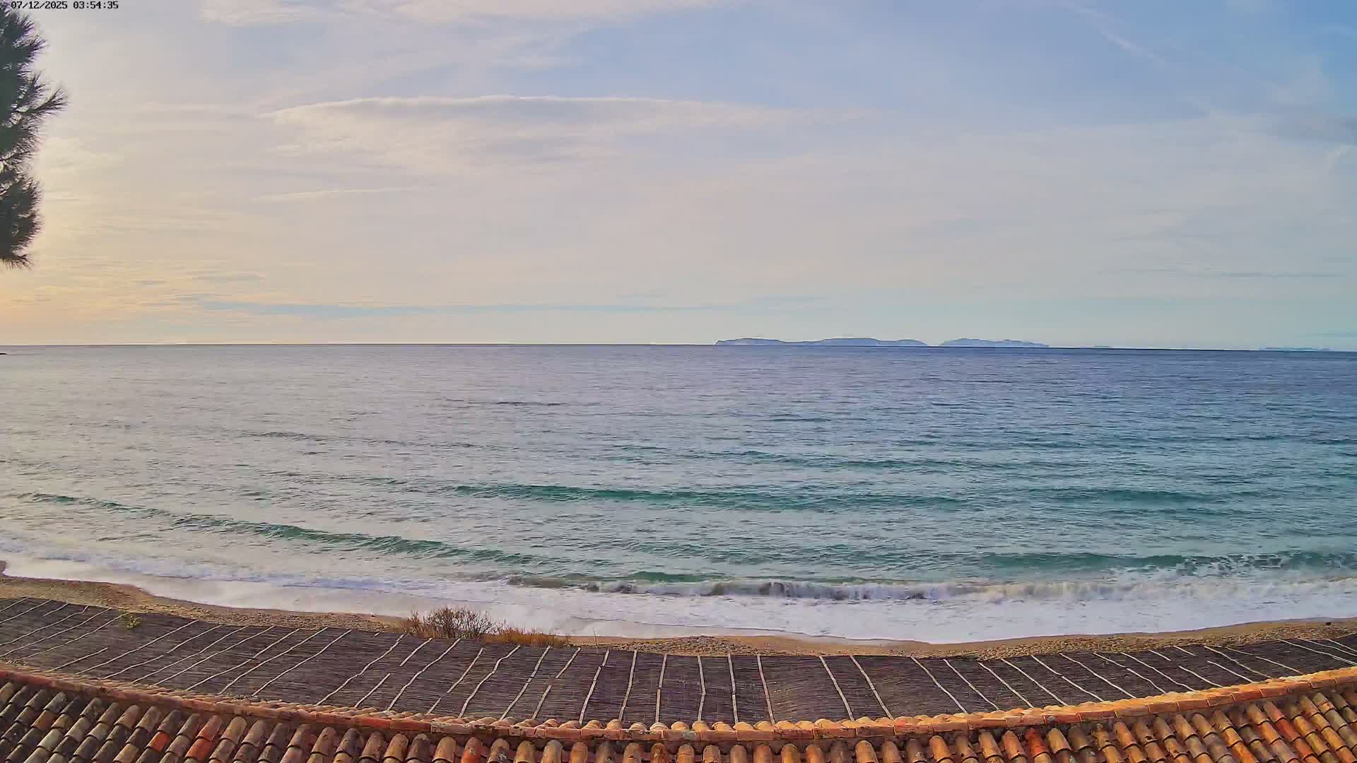 La Croix-Valmer - Plage d'Heraclee Live Cam  - Draguignan,  Var, Provence-Alpes-Cote d’Azur, France