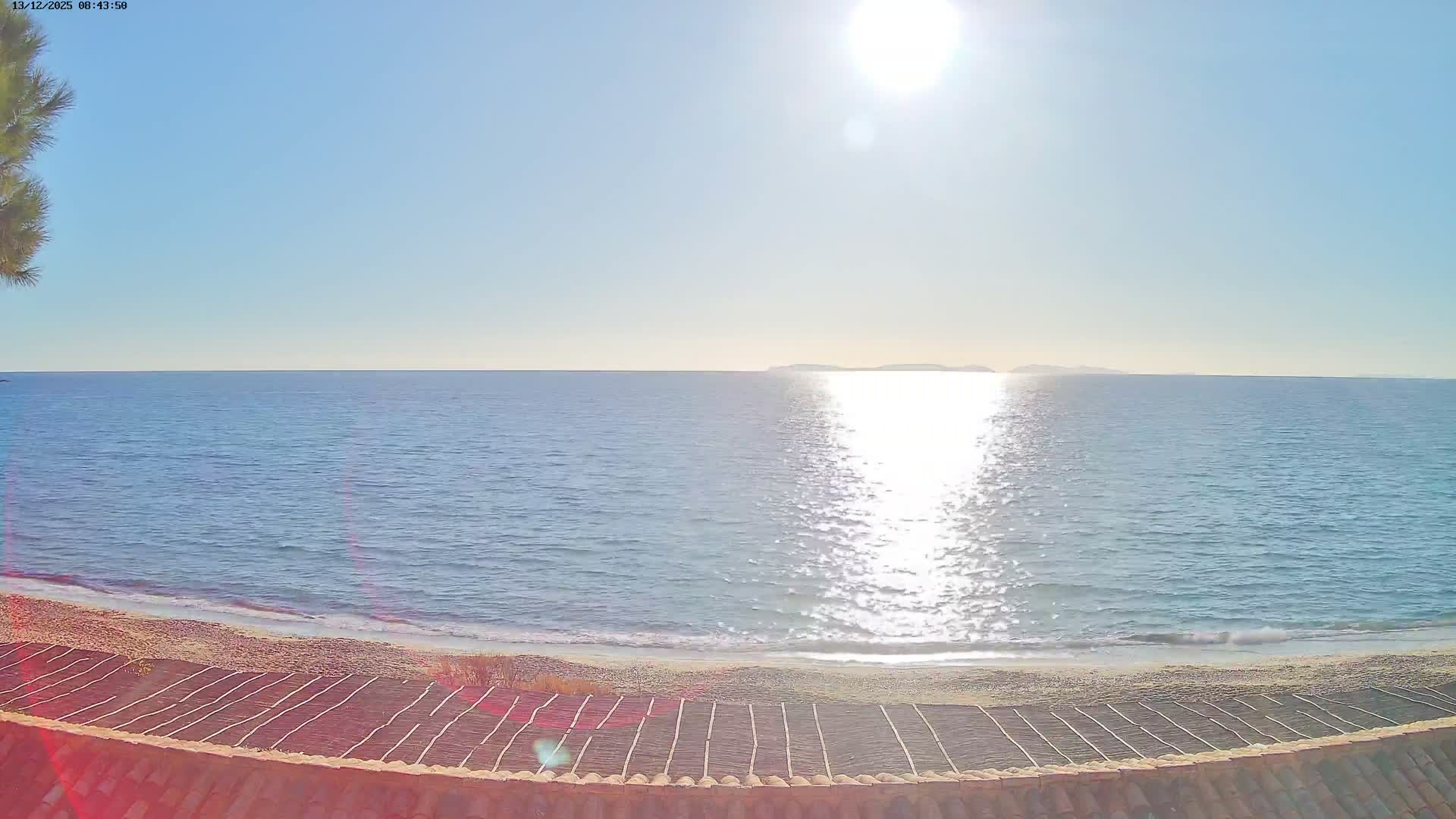 La Croix-Valmer - Plage d'Heraclee Live Cam  - Draguignan,  Var, Provence-Alpes-Cote d’Azur, France