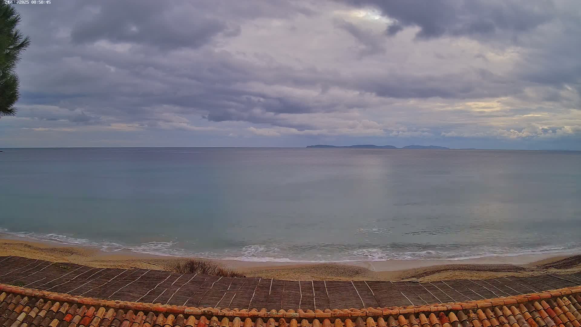 La Croix-Valmer - Plage d'Heraclee Live Cam  - Draguignan,  Var, Provence-Alpes-Cote d’Azur, France