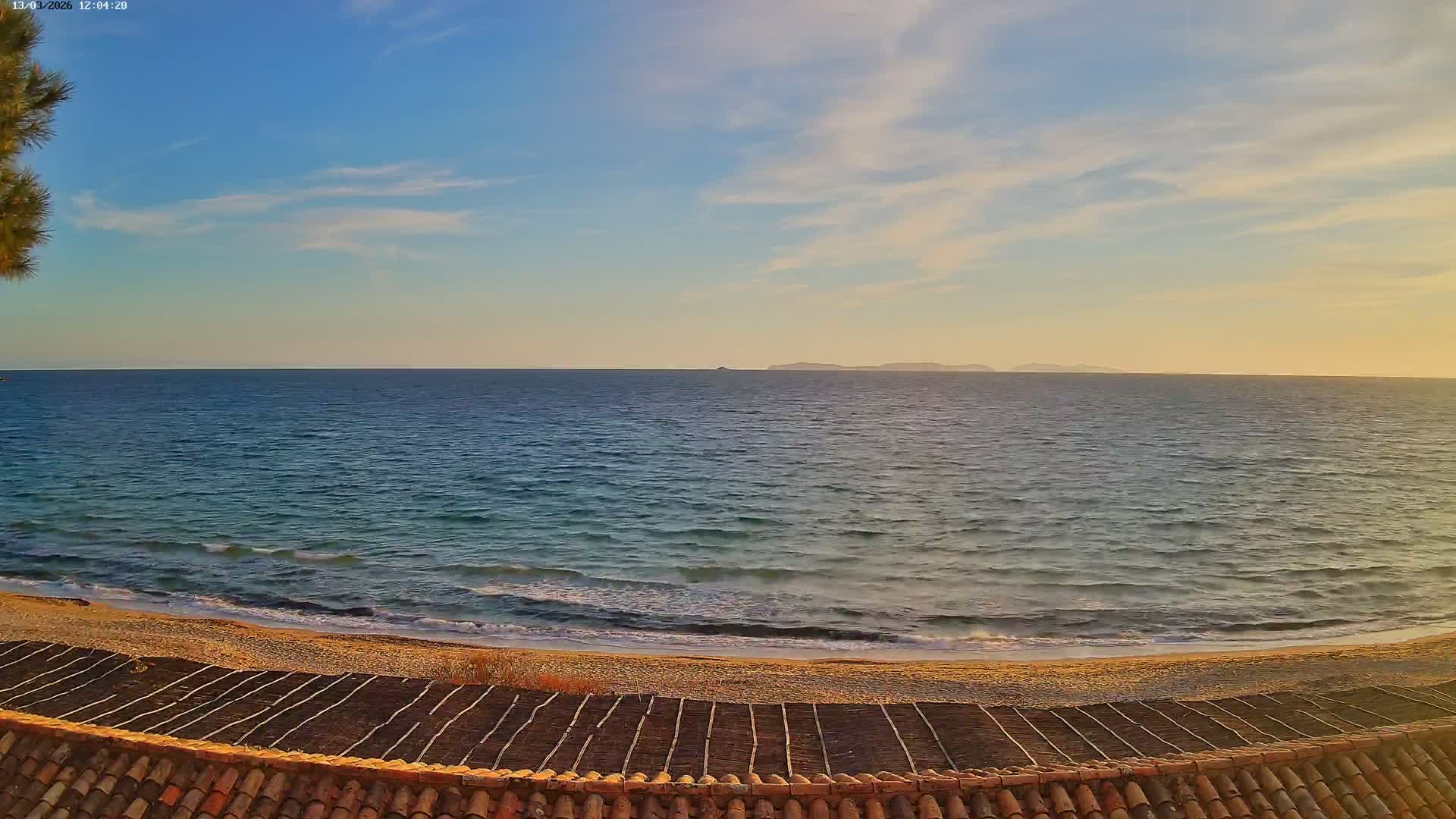 La Croix-Valmer - Plage d'Heraclee Live Cam  - Draguignan,  Var, Provence-Alpes-Cote d’Azur, France