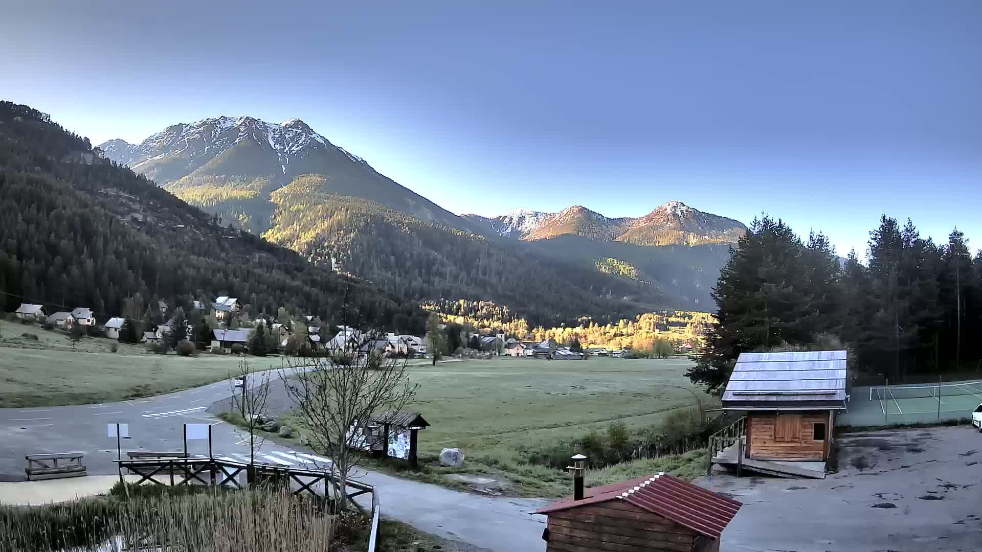 Val des Pres - Val Clarée Ski Slope Entrance Live Cam - Briançon, Hautes-Alpes, Provence-Alpes-Cote d’Azur, France