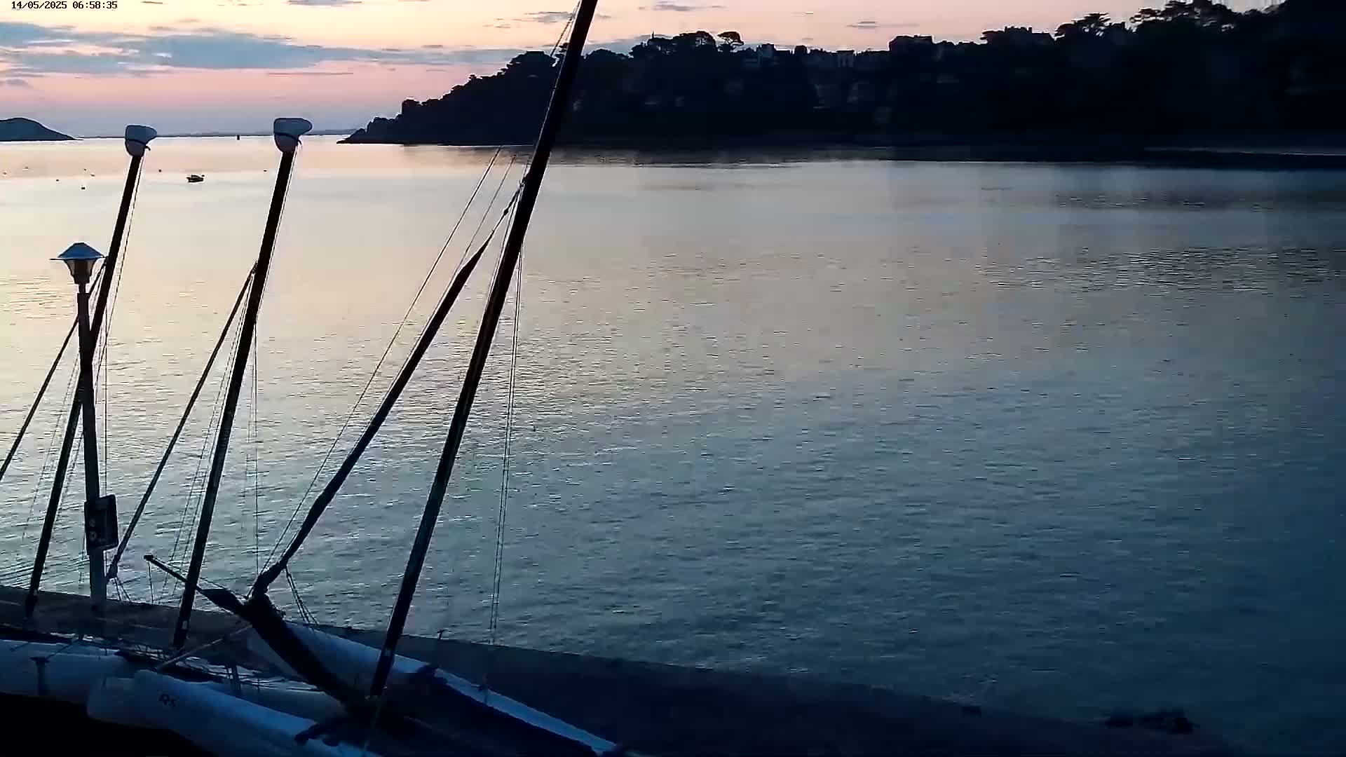 Perros-Guirec Plage de Trestraou Beach Live Cam - Lannion, Cotes-d'Armor, Bretagne, France