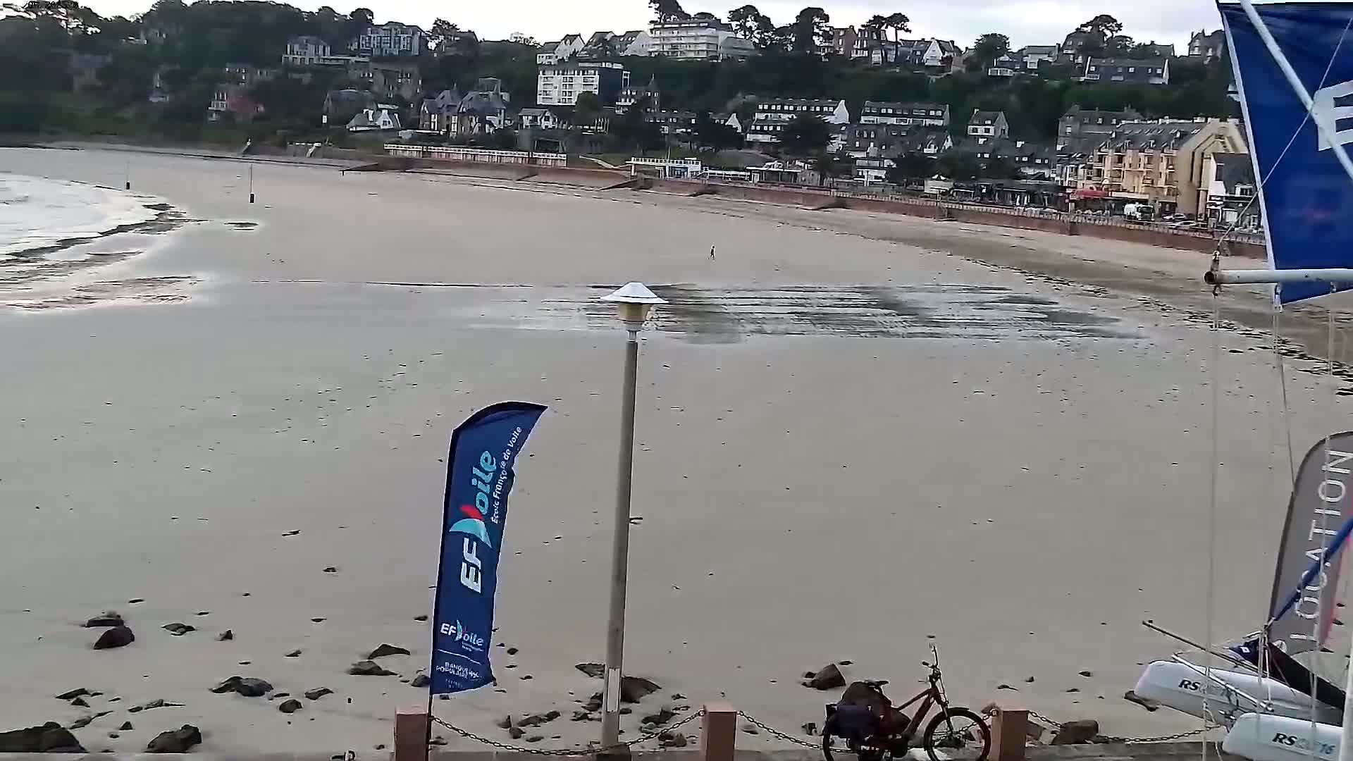 Perros-Guirec Plage de Trestraou Beach Live Cam - Lannion, Cotes-d'Armor, Bretagne, France