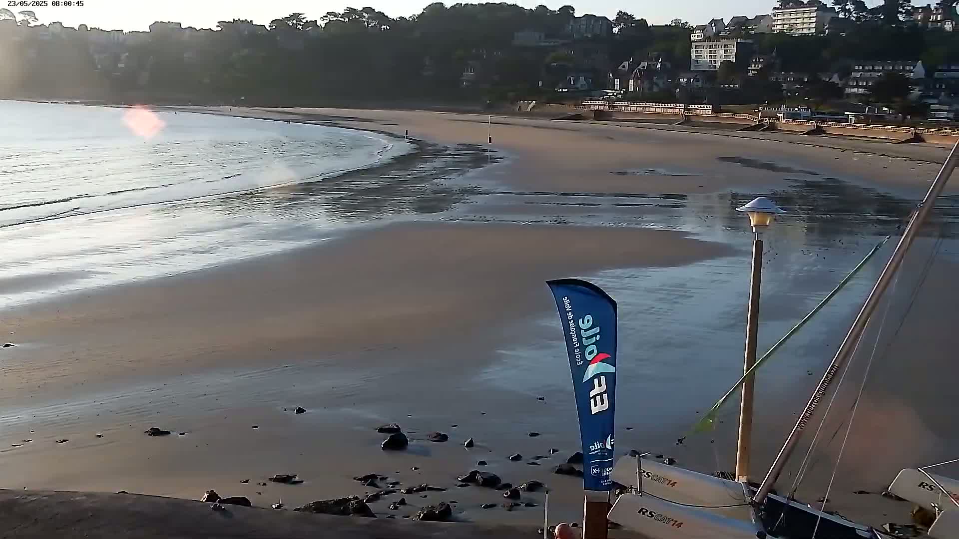 Perros-Guirec Plage de Trestraou Beach Live Cam - Lannion, Cotes-d'Armor, Bretagne, France