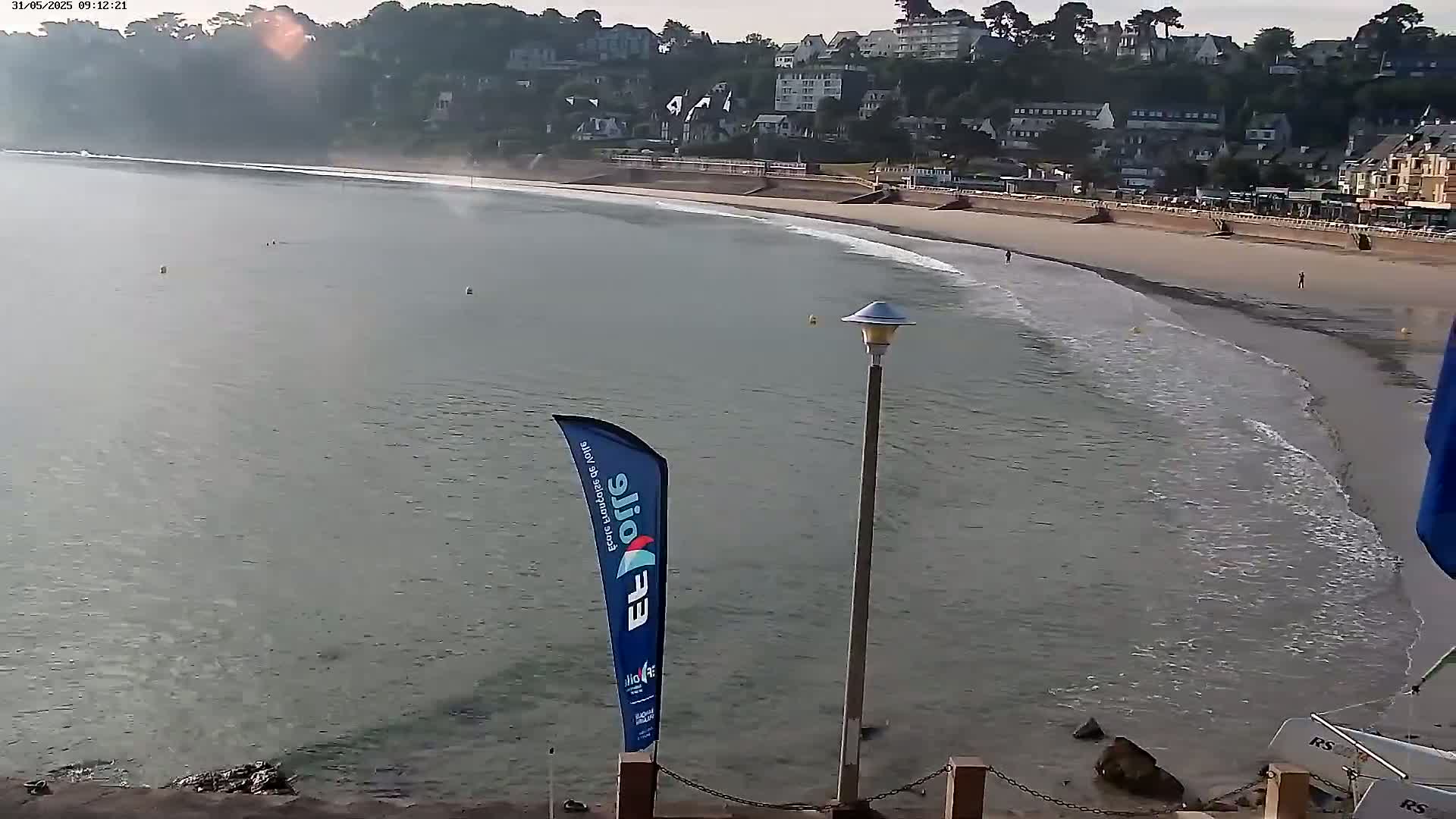 Perros-Guirec Plage de Trestraou Beach Live Cam - Lannion, Cotes-d'Armor, Bretagne, France