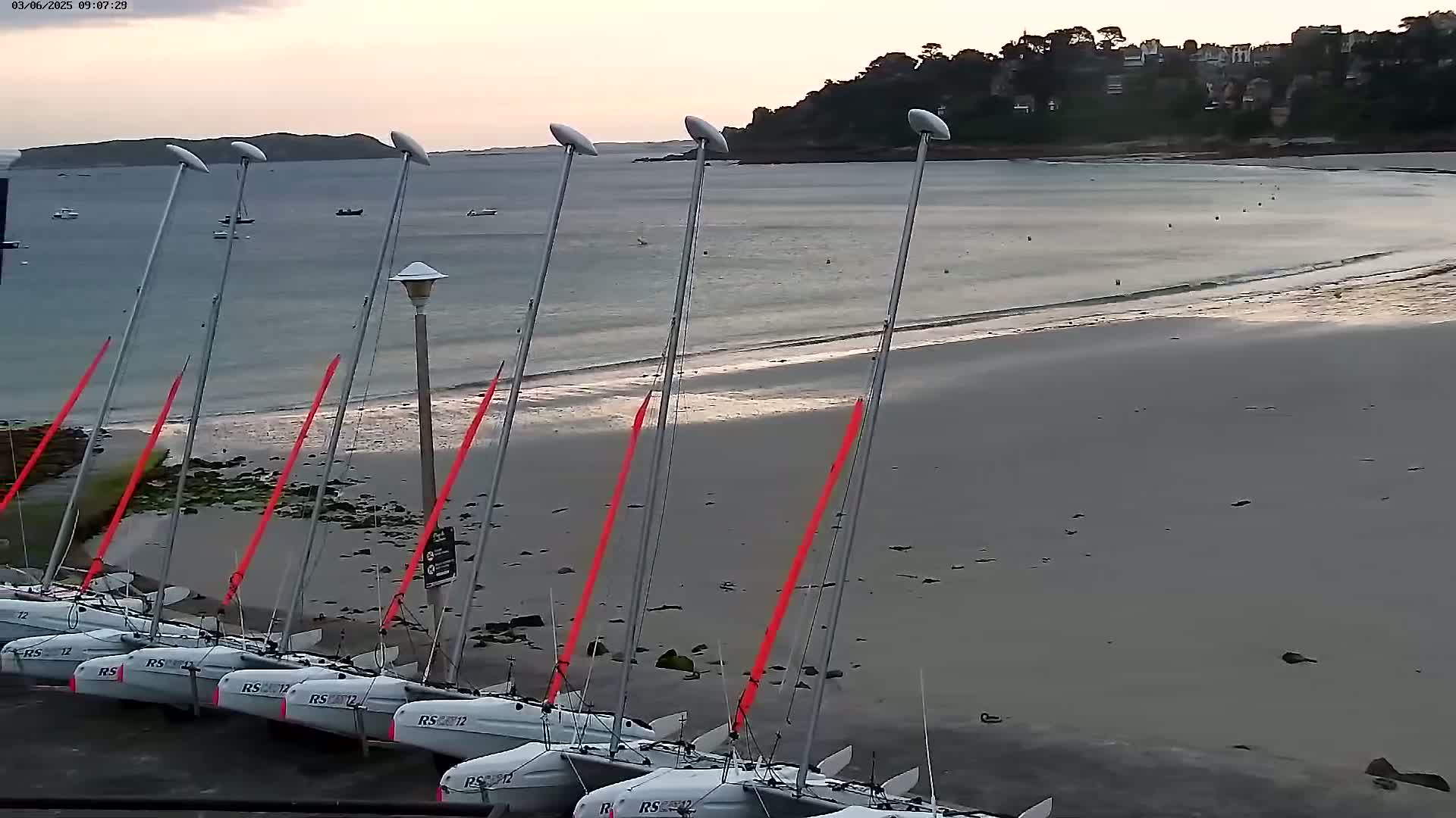 Perros-Guirec Plage de Trestraou Beach Live Cam - Lannion, Cotes-d'Armor, Bretagne, France