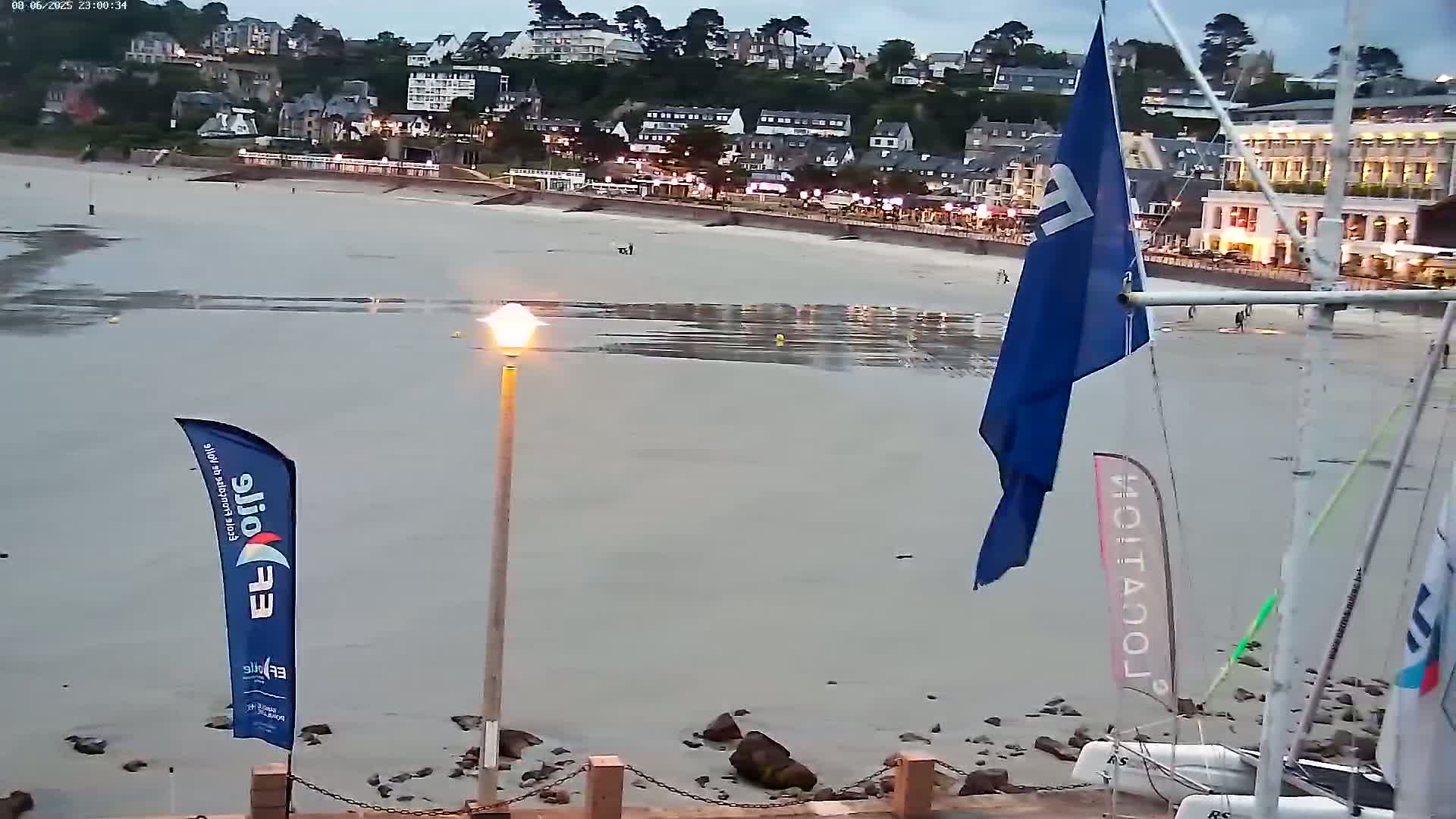 Perros-Guirec Plage de Trestraou Beach Live Cam - Lannion, Cotes-d'Armor, Bretagne, France