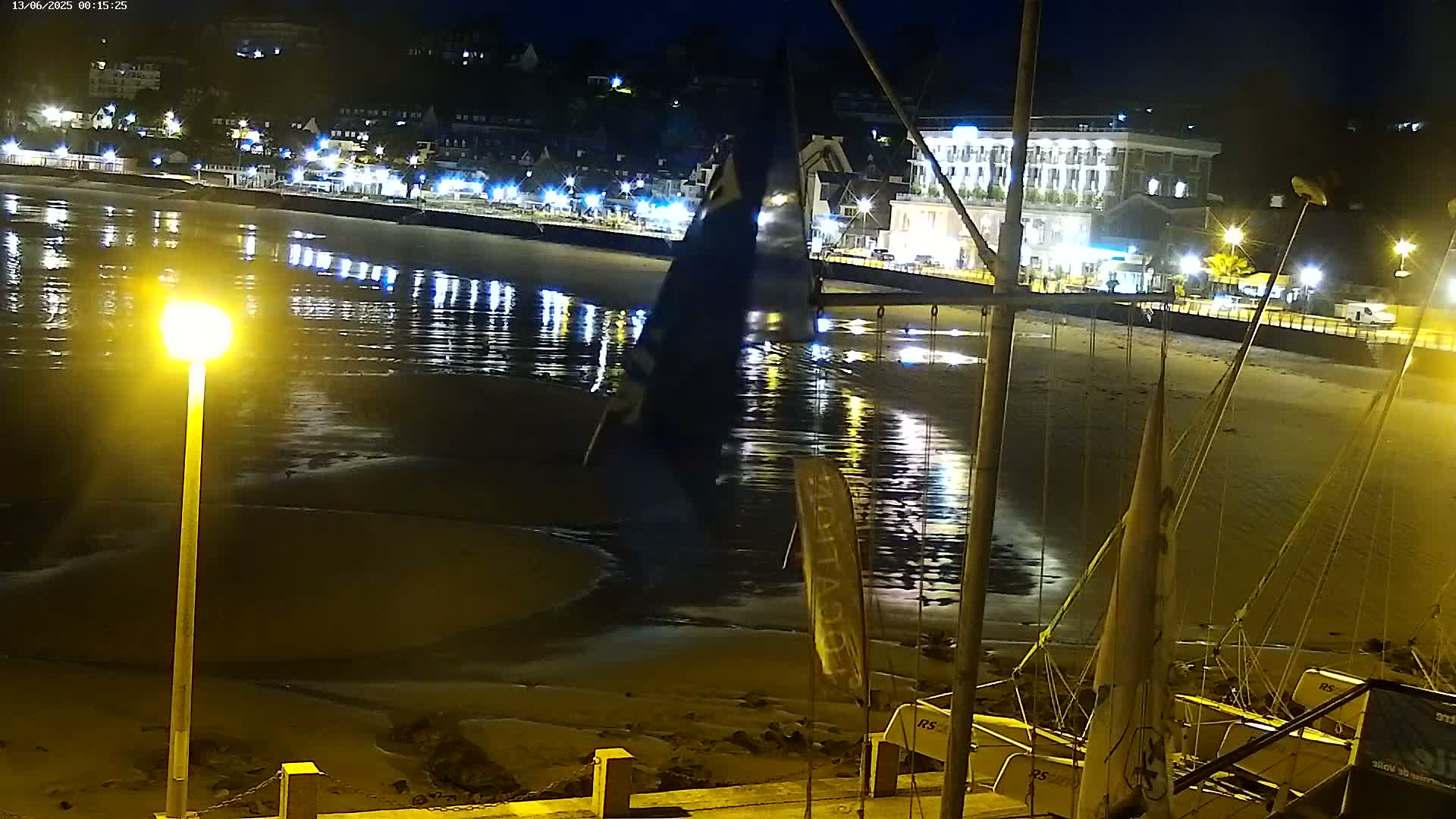 Perros-Guirec Plage de Trestraou Beach Live Cam - Lannion, Cotes-d'Armor, Bretagne, France