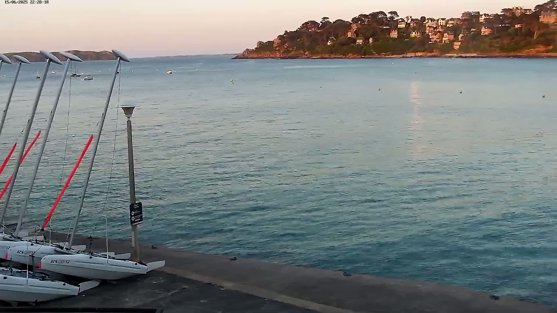 Perros-Guirec Plage de Trestraou Beach Live Cam - Lannion, Cotes-d'Armor, Bretagne, France