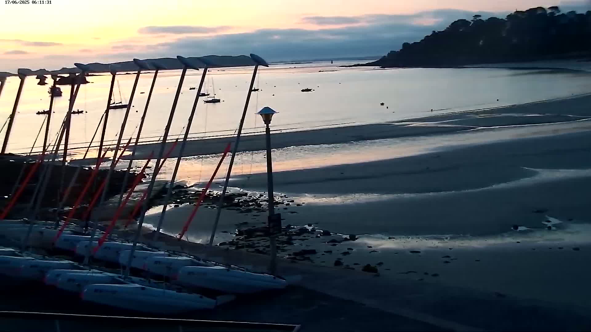 Perros-Guirec Plage de Trestraou Beach Live Cam - Lannion, Cotes-d'Armor, Bretagne, France