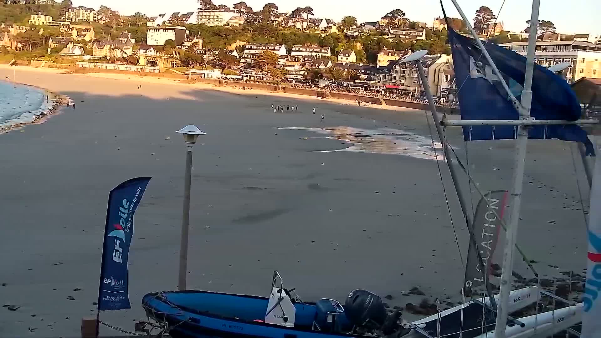 Perros-Guirec Plage de Trestraou Beach Live Cam - Lannion, Cotes-d'Armor, Bretagne, France