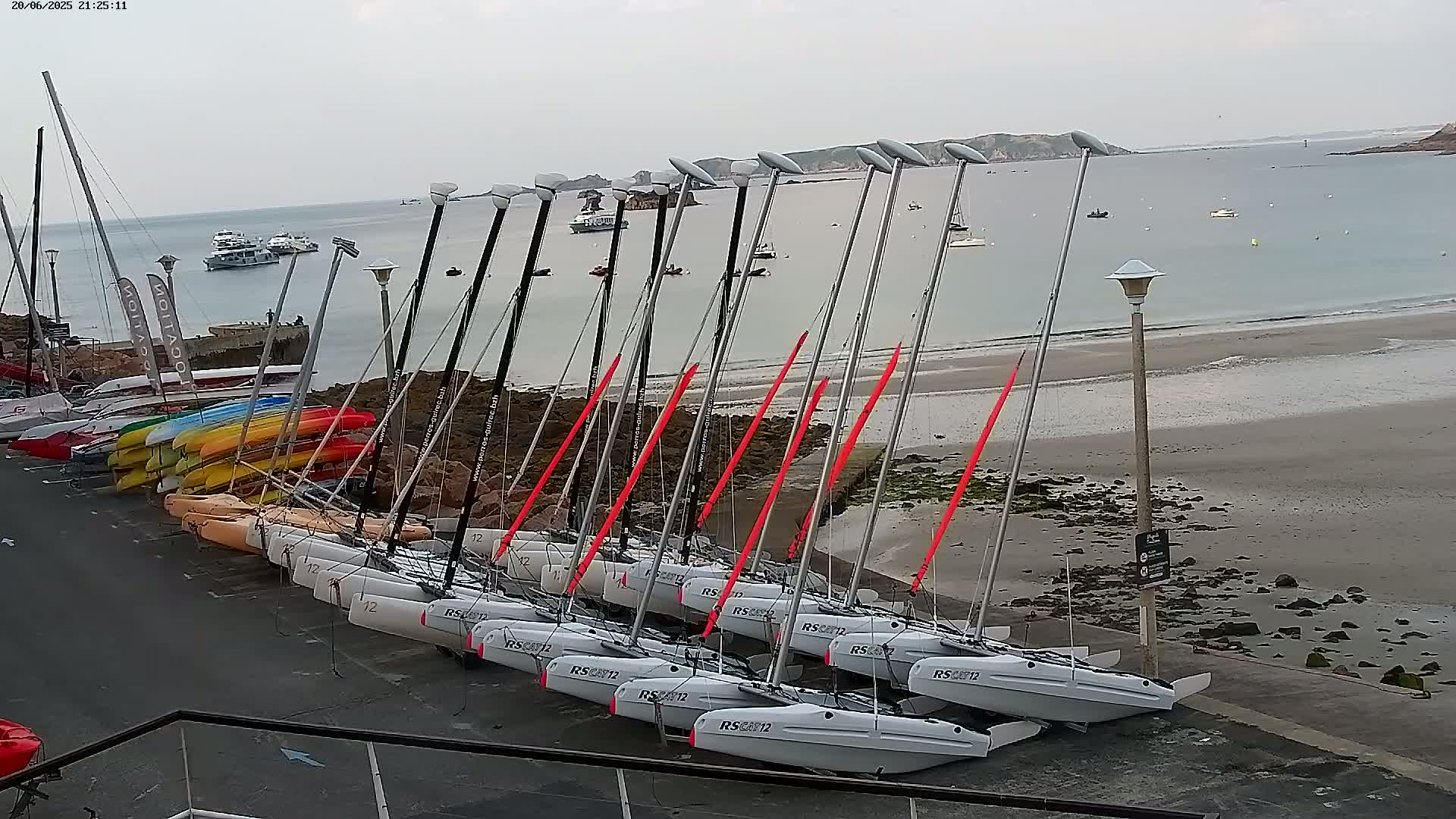Perros-Guirec Plage de Trestraou Beach Live Cam - Lannion, Cotes-d'Armor, Bretagne, France
