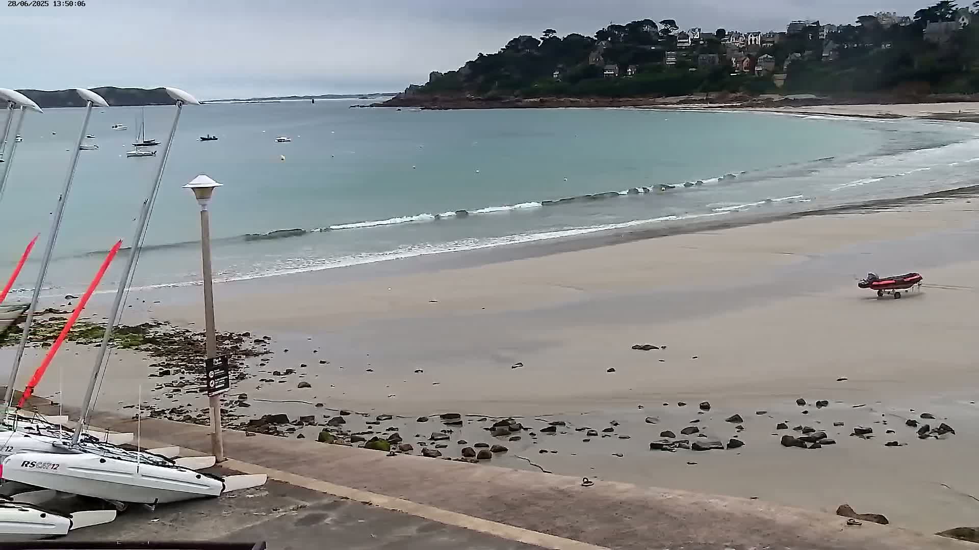 Perros-Guirec Plage de Trestraou Beach Live Cam - Lannion, Cotes-d'Armor, Bretagne, France