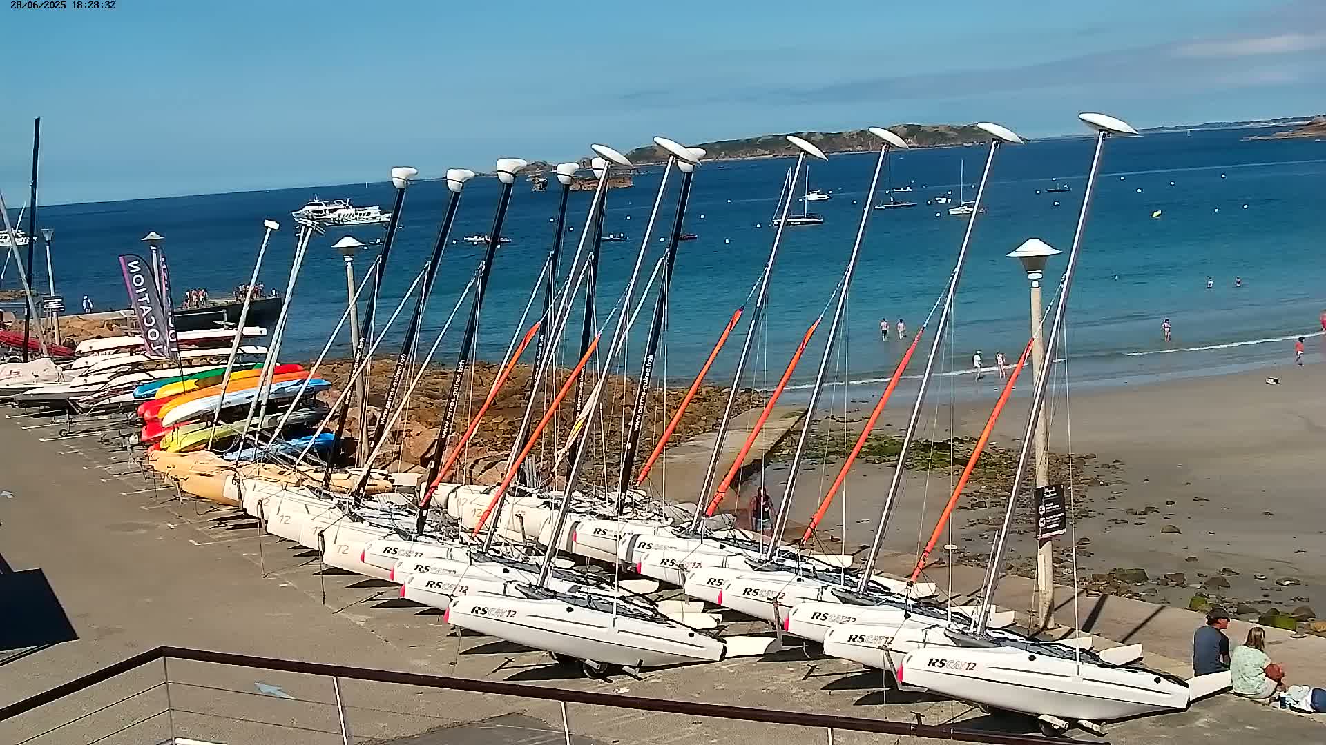 Perros-Guirec Plage de Trestraou Beach Live Cam - Lannion, Cotes-d'Armor, Bretagne, France
