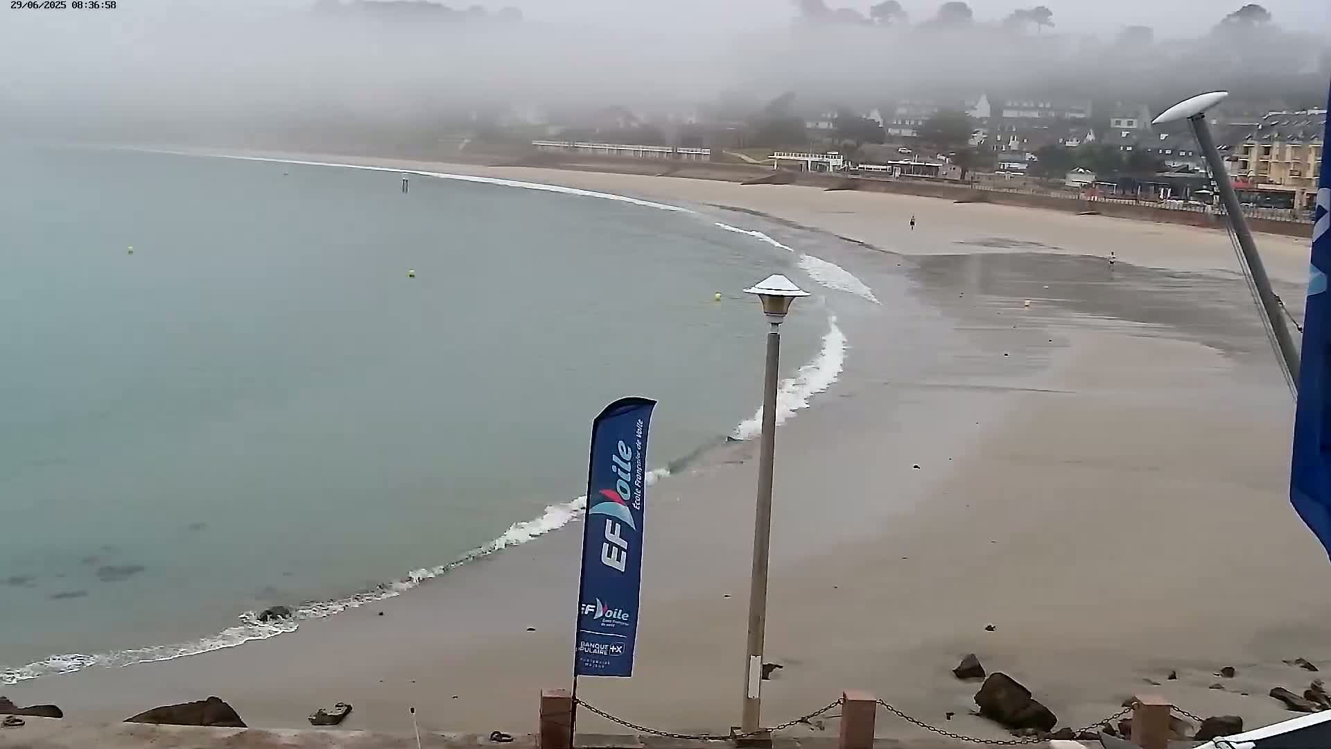 Perros-Guirec Plage de Trestraou Beach Live Cam - Lannion, Cotes-d'Armor, Bretagne, France