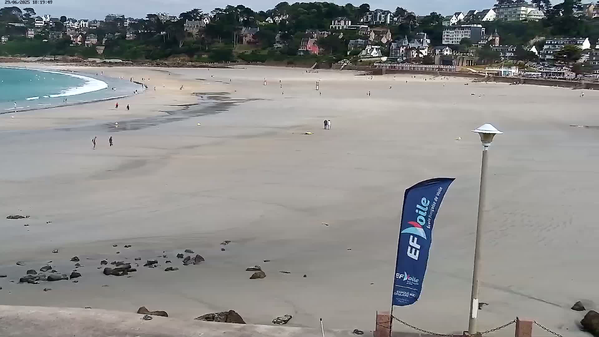 Perros-Guirec Plage de Trestraou Beach Live Cam - Lannion, Cotes-d'Armor, Bretagne, France