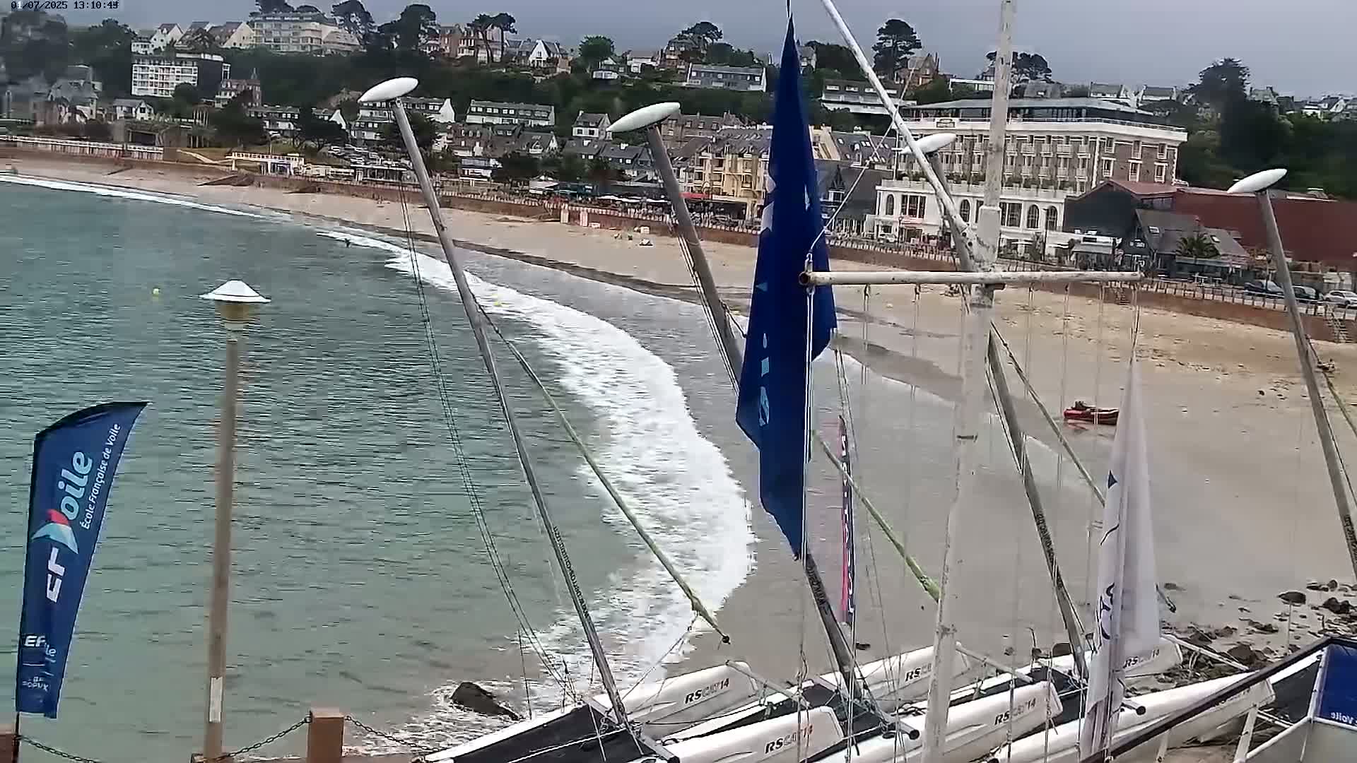 Perros-Guirec Plage de Trestraou Beach Live Cam - Lannion, Cotes-d'Armor, Bretagne, France