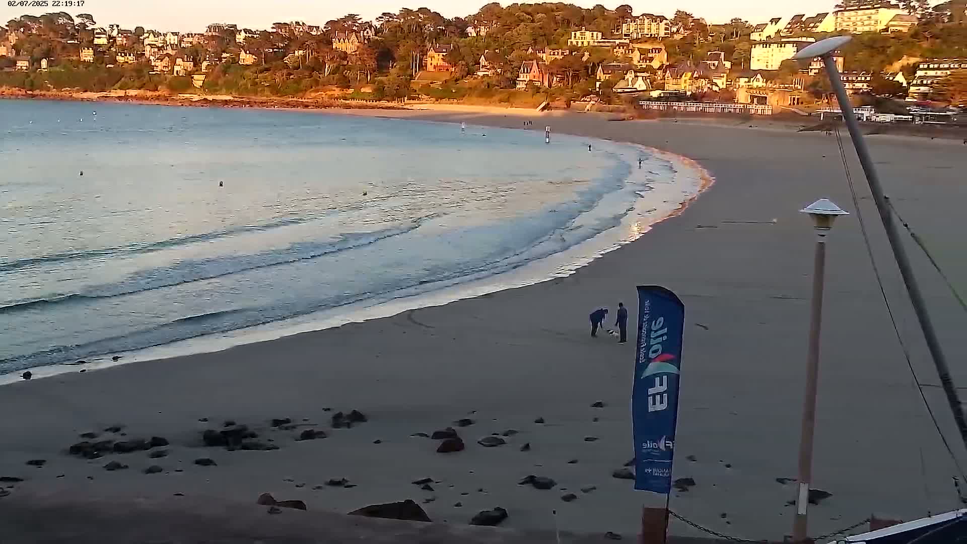 Perros-Guirec Plage de Trestraou Beach Live Cam - Lannion, Cotes-d'Armor, Bretagne, France