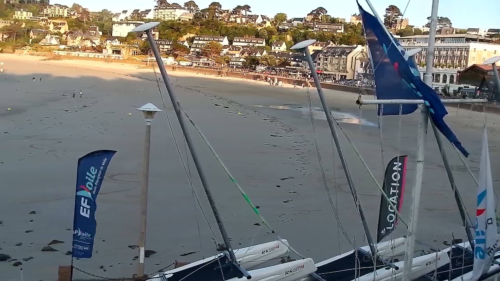 Perros-Guirec Plage de Trestraou Beach Live Cam - Lannion, Cotes-d'Armor, Bretagne, France