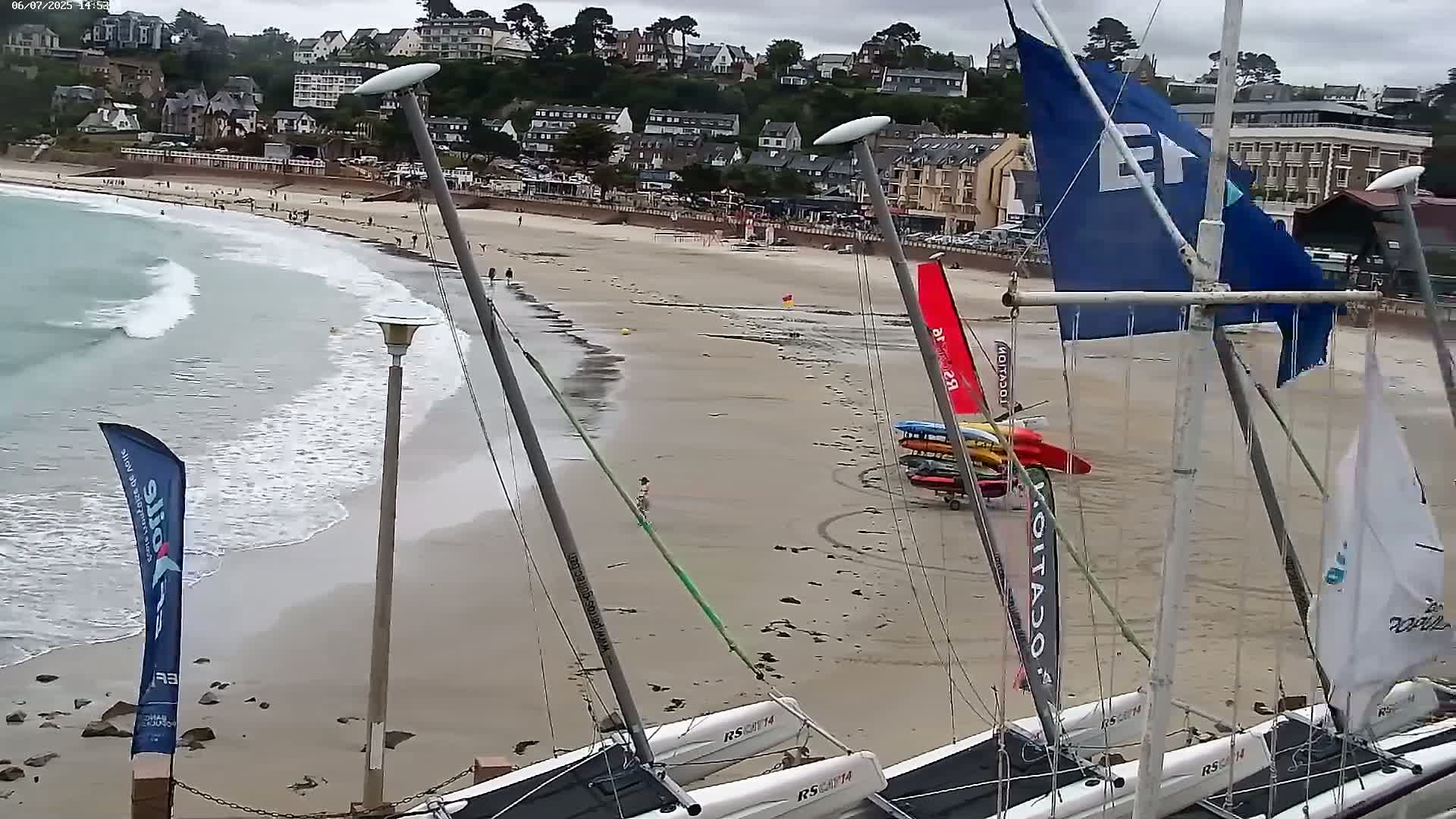 Perros-Guirec Plage de Trestraou Beach Live Cam - Lannion, Cotes-d'Armor, Bretagne, France