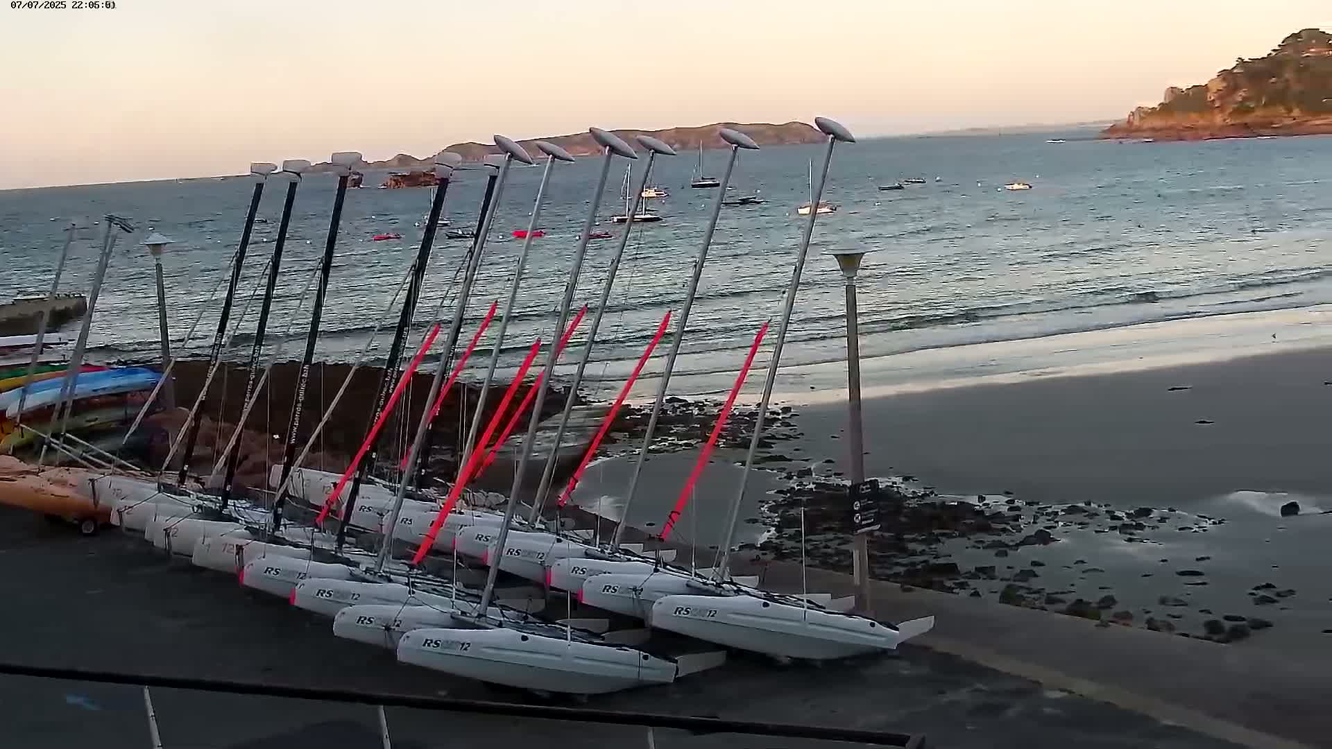 Perros-Guirec Plage de Trestraou Beach Live Cam - Lannion, Cotes-d'Armor, Bretagne, France