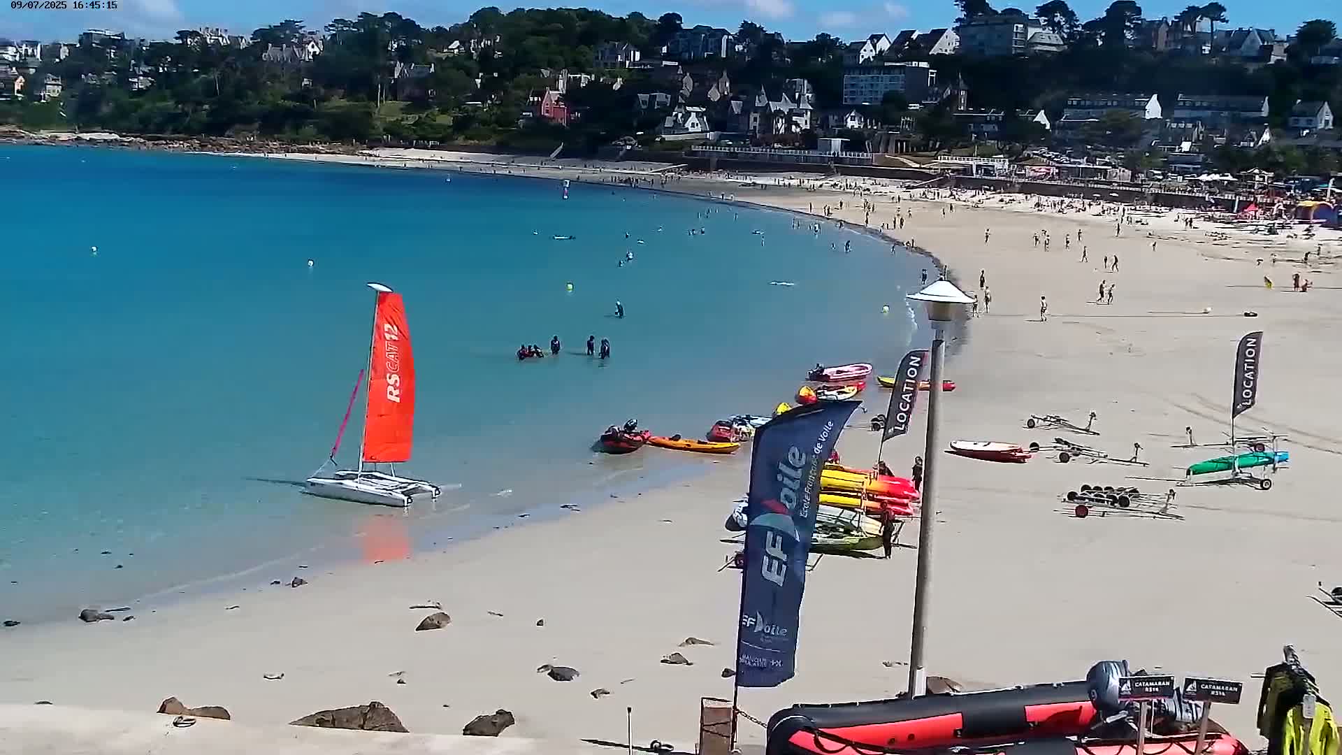 Perros-Guirec Plage de Trestraou Beach Live Cam - Lannion, Cotes-d'Armor, Bretagne, France
