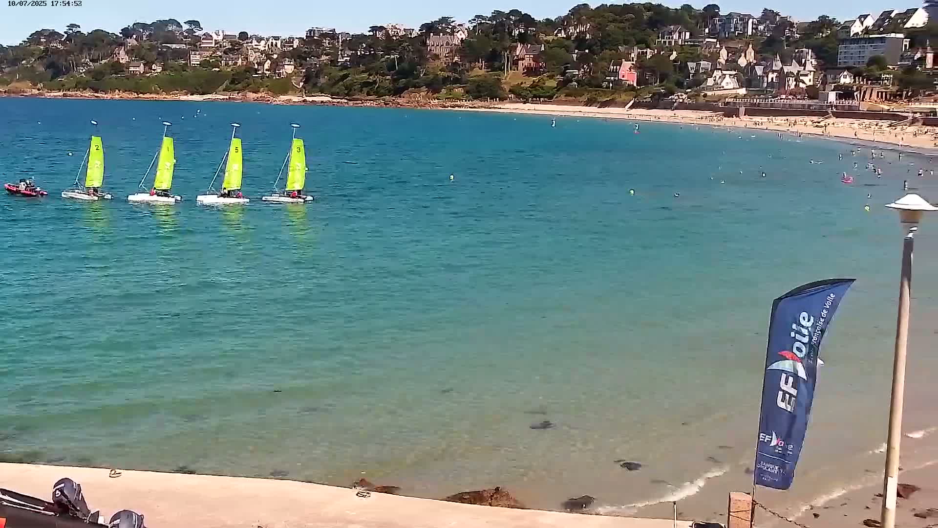 Perros-Guirec Plage de Trestraou Beach Live Cam - Lannion, Cotes-d'Armor, Bretagne, France