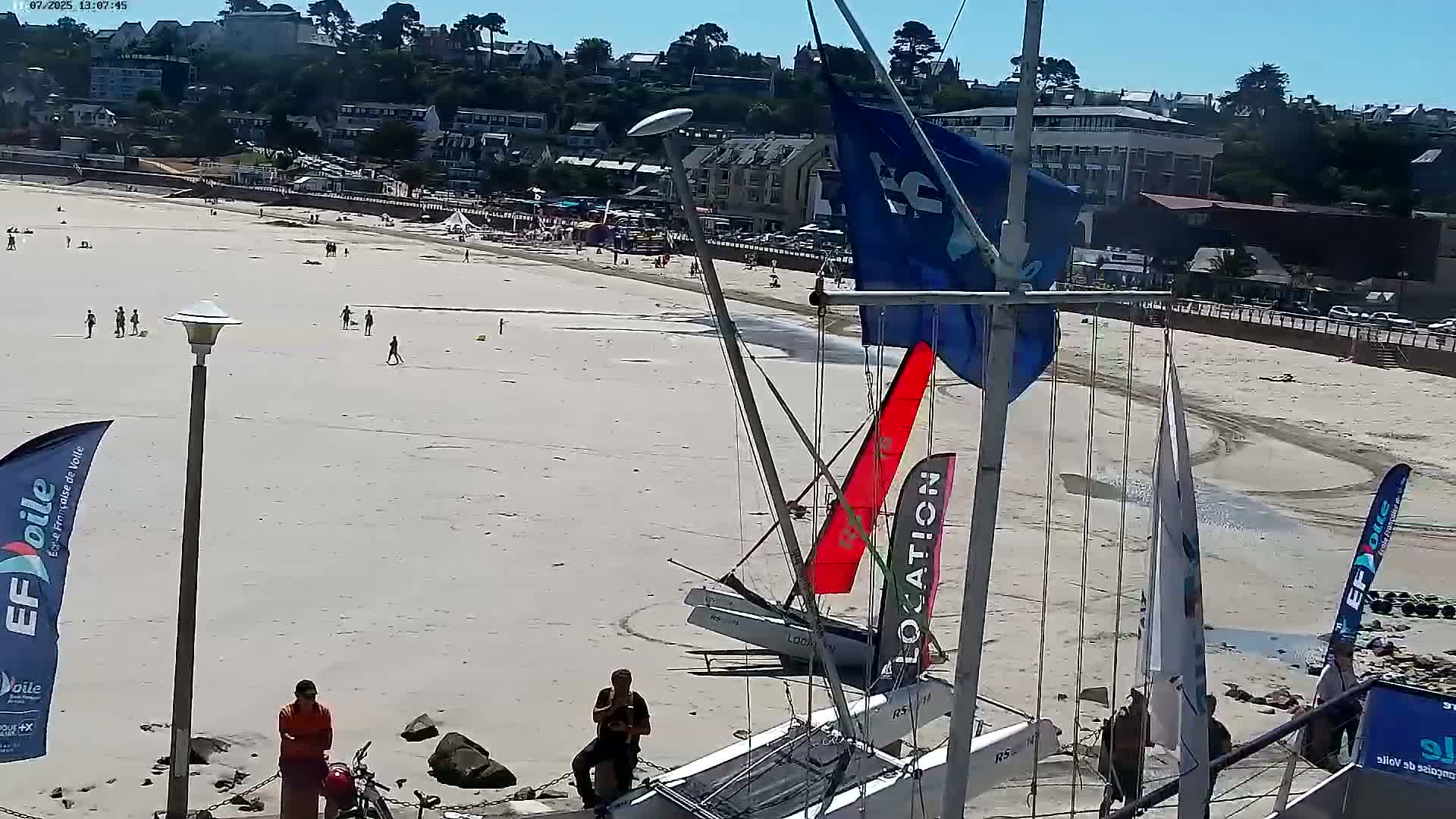 Perros-Guirec Plage de Trestraou Beach Live Cam - Lannion, Cotes-d'Armor, Bretagne, France
