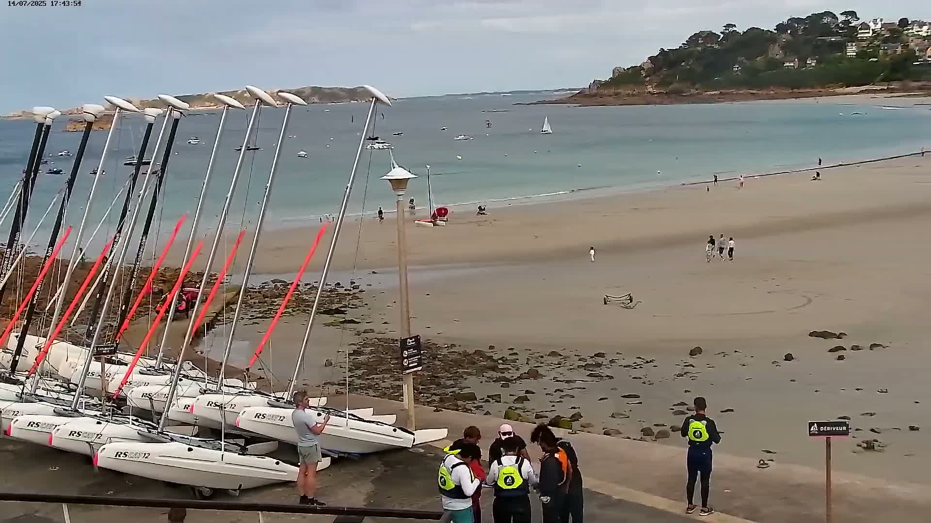 Perros-Guirec Plage de Trestraou Beach Live Cam - Lannion, Cotes-d'Armor, Bretagne, France
