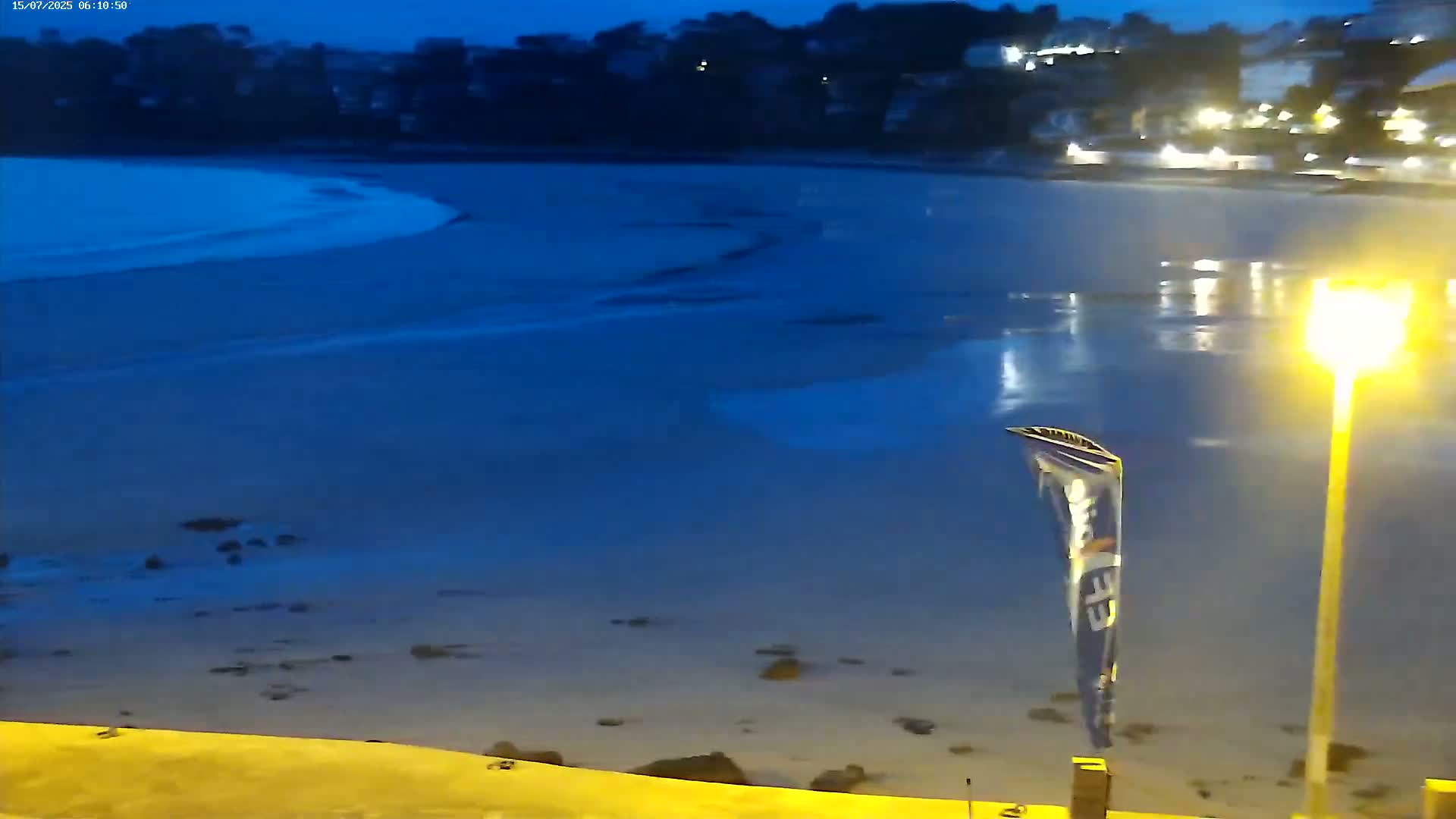 Perros-Guirec Plage de Trestraou Beach Live Cam - Lannion, Cotes-d'Armor, Bretagne, France