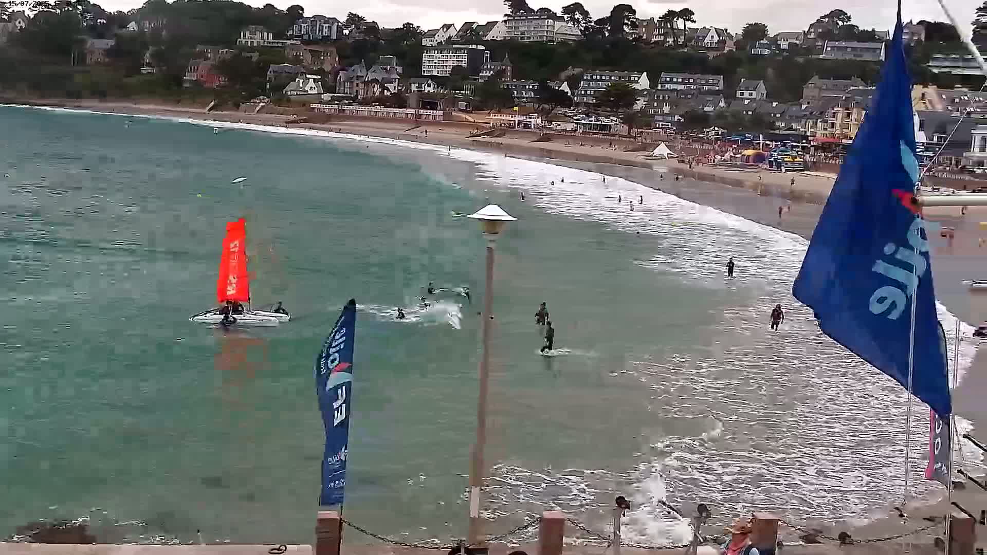Perros-Guirec Plage de Trestraou Beach Live Cam - Lannion, Cotes-d'Armor, Bretagne, France