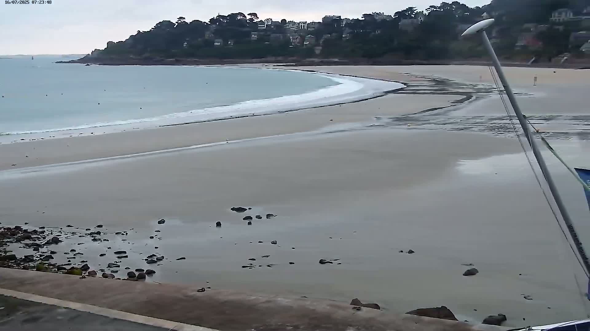 Perros-Guirec Plage de Trestraou Beach Live Cam - Lannion, Cotes-d'Armor, Bretagne, France