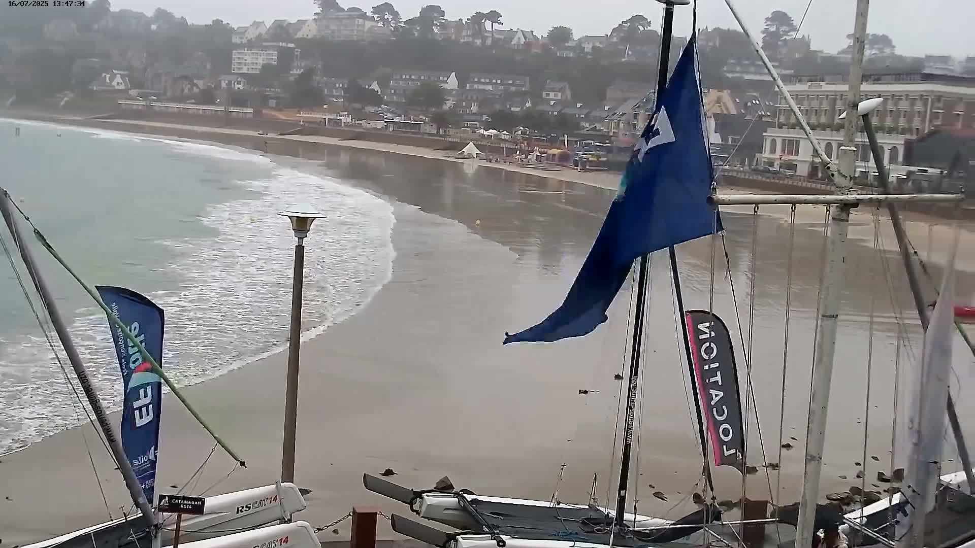 Perros-Guirec Plage de Trestraou Beach Live Cam - Lannion, Cotes-d'Armor, Bretagne, France