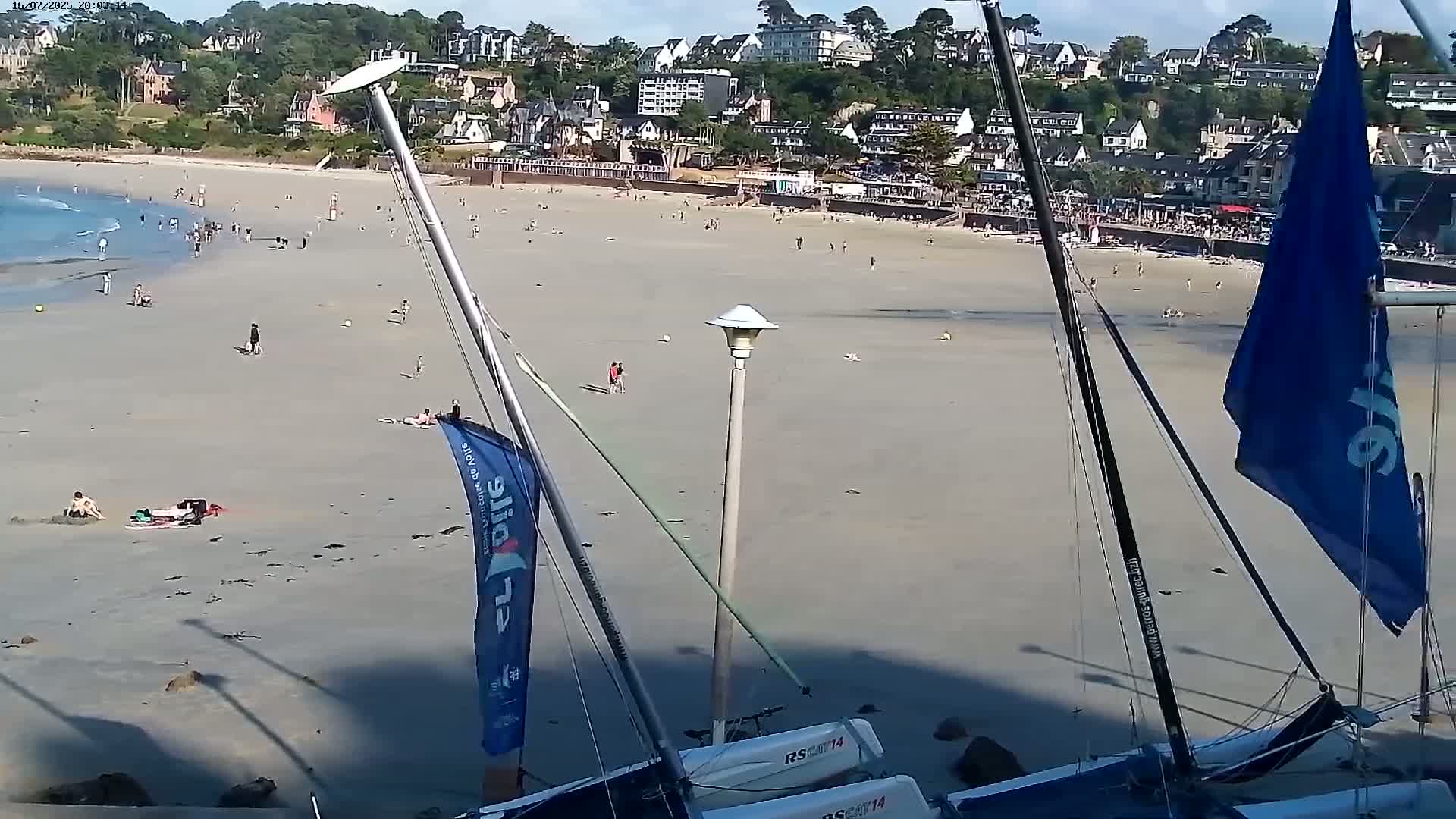 Perros-Guirec Plage de Trestraou Beach Live Cam - Lannion, Cotes-d'Armor, Bretagne, France