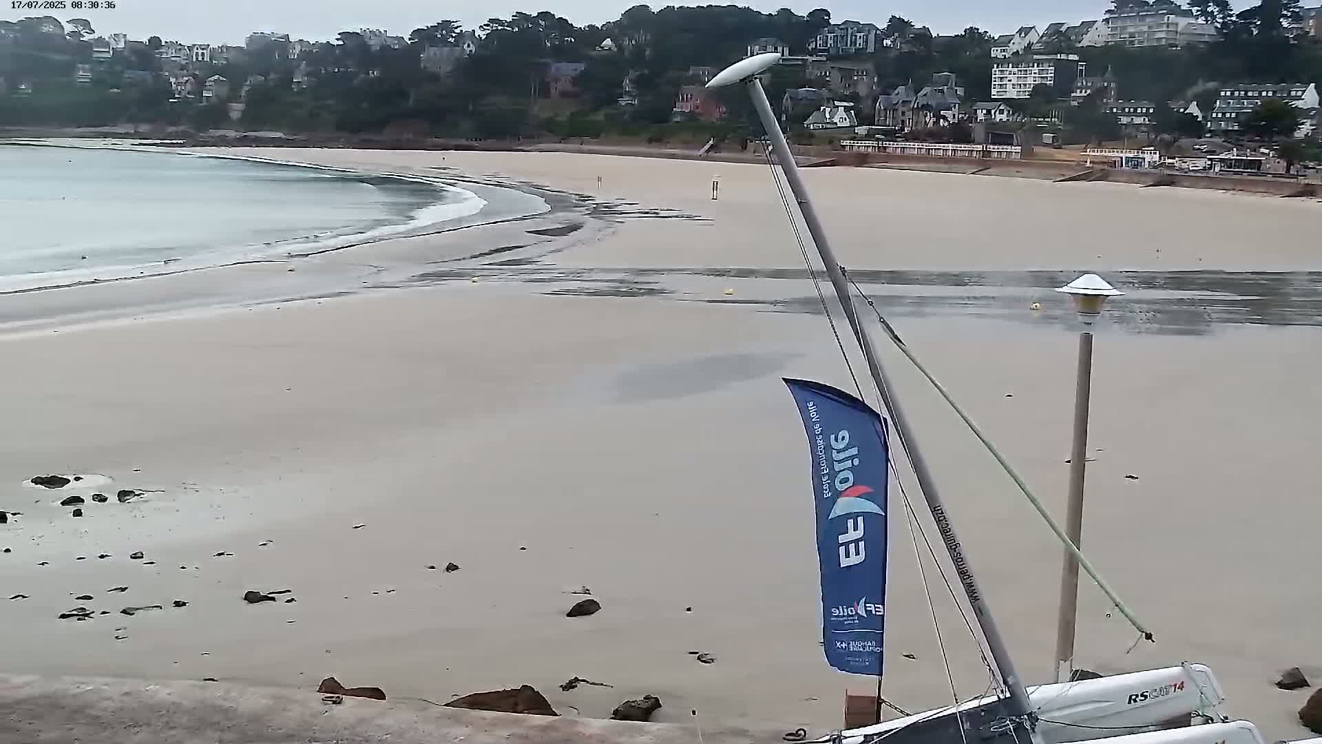 Perros-Guirec Plage de Trestraou Beach Live Cam - Lannion, Cotes-d'Armor, Bretagne, France