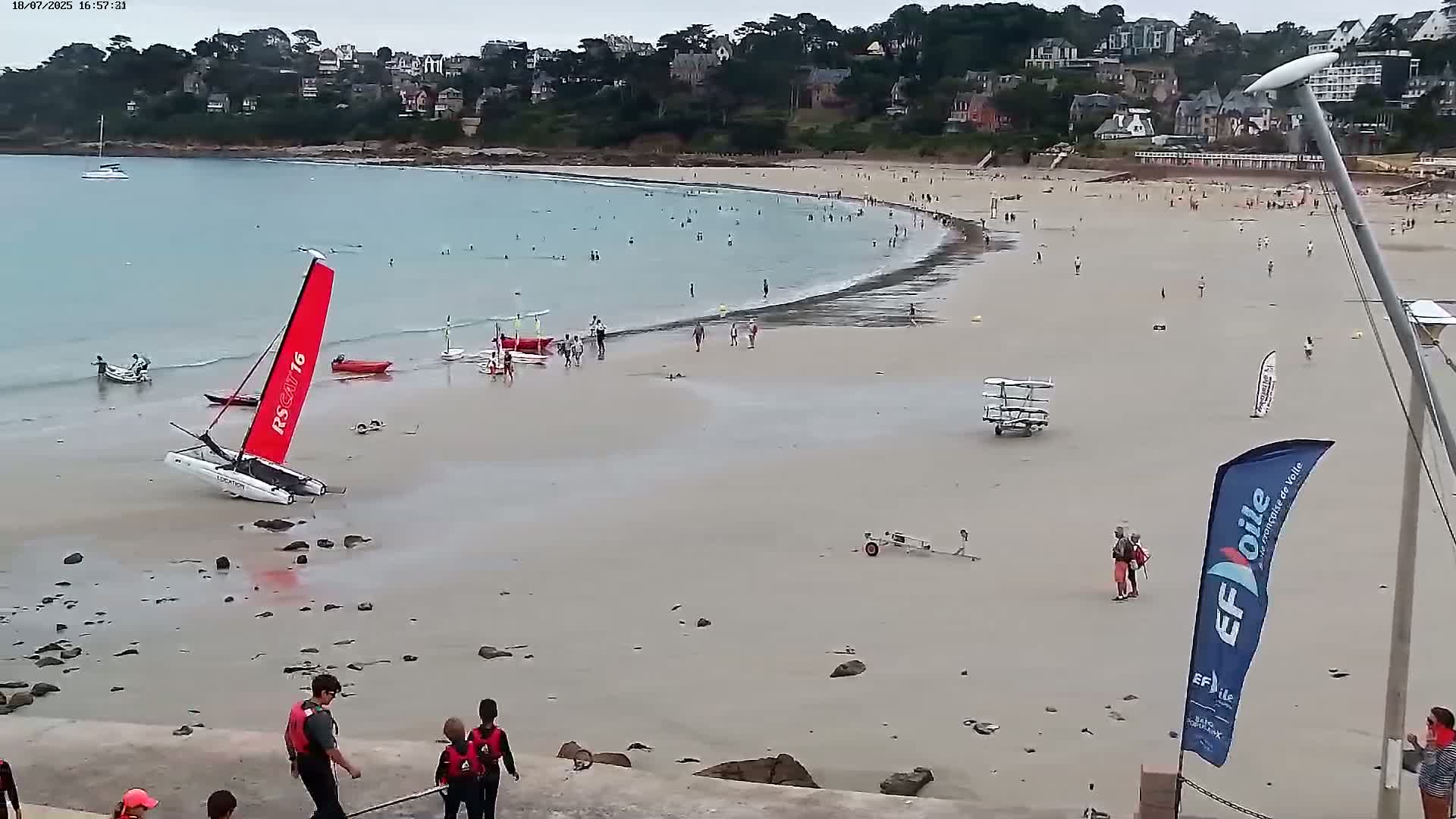 Perros-Guirec Plage de Trestraou Beach Live Cam - Lannion, Cotes-d'Armor, Bretagne, France