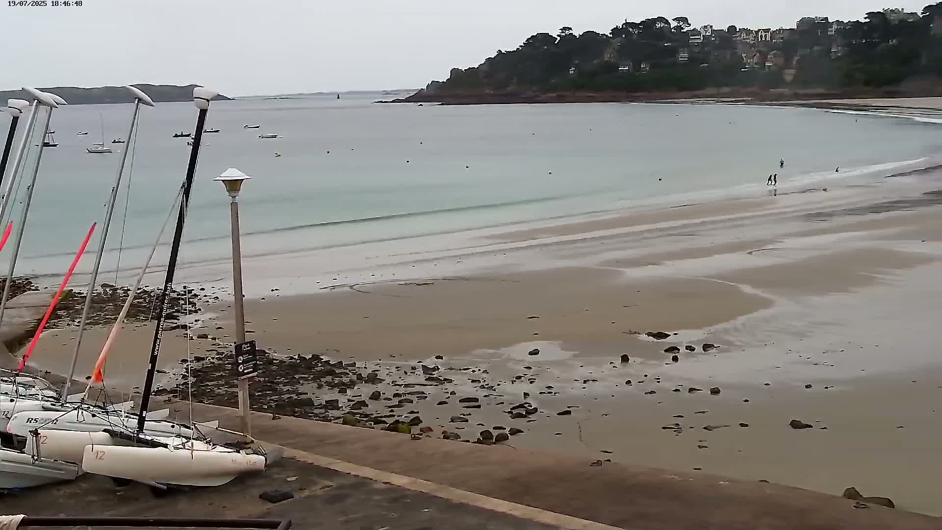 Perros-Guirec Plage de Trestraou Beach Live Cam - Lannion, Cotes-d'Armor, Bretagne, France